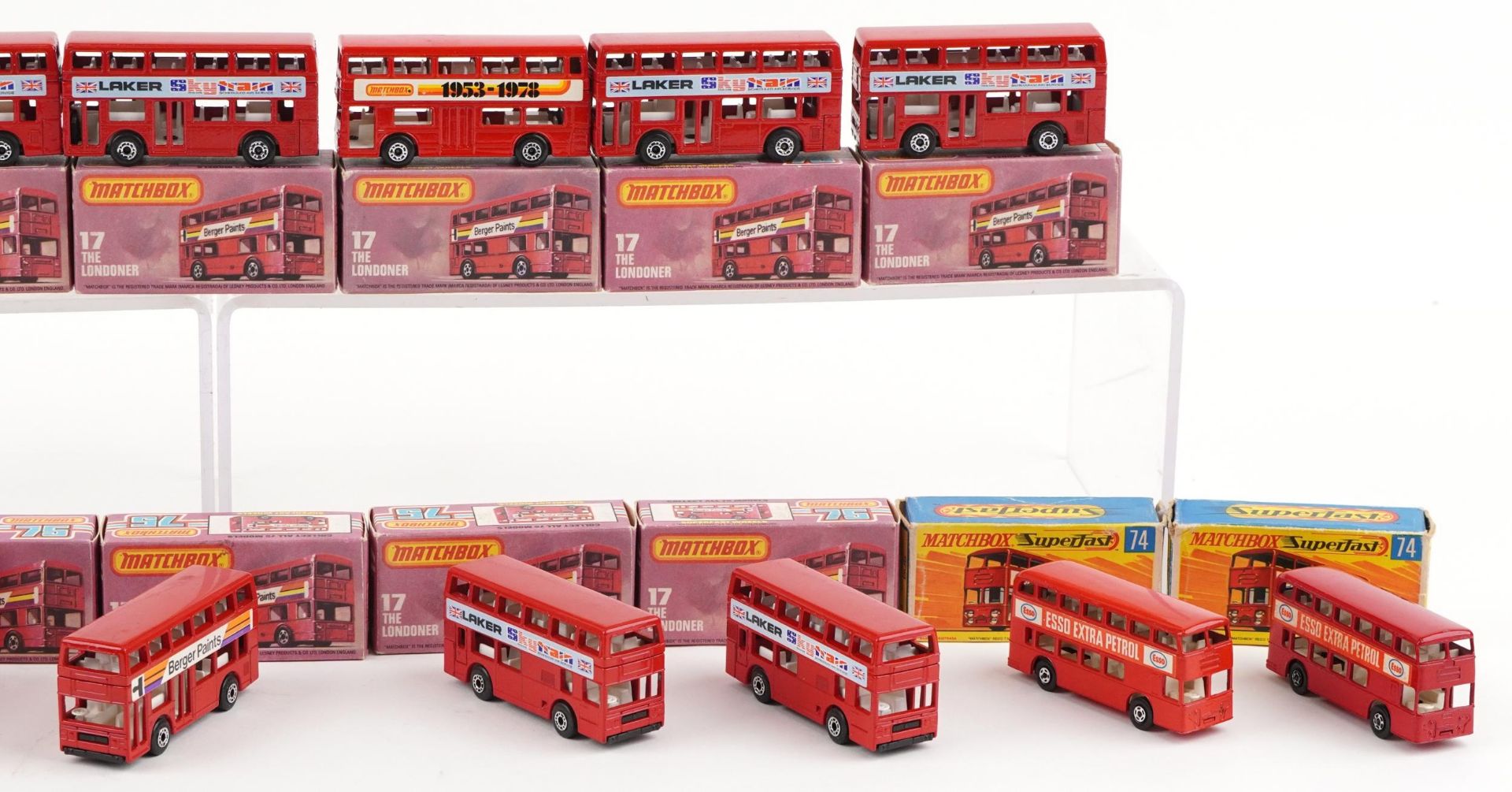 Seventeen vintage Matchbox diecast vehicles with boxes including sixteen Buses, numbers 17, 74 and 5 - Bild 3 aus 3
