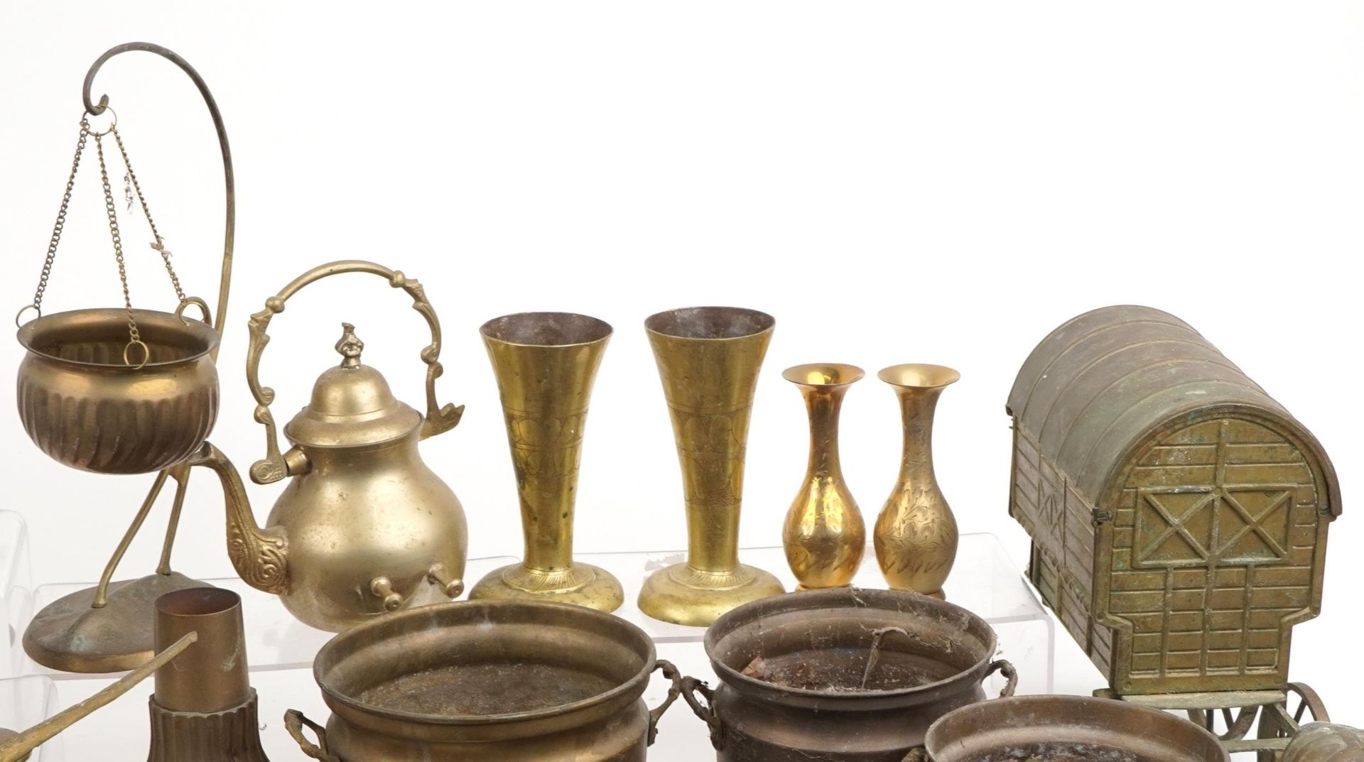 Copper, brass and metalware including a Chinese pagoda, horse drawn Gypsy wagon, teapots and various - Bild 3 aus 6