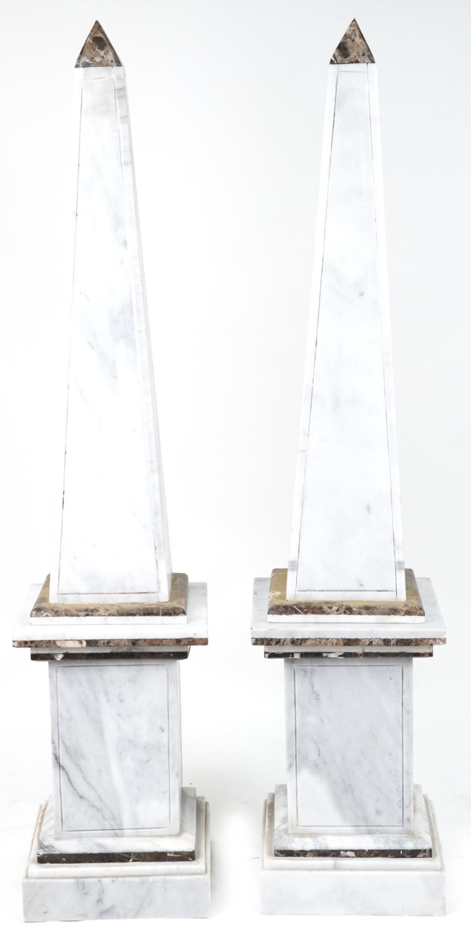 Pair of Grand Tour style floor standing white marble and hardstone obelisks on square stands, each - Bild 2 aus 2