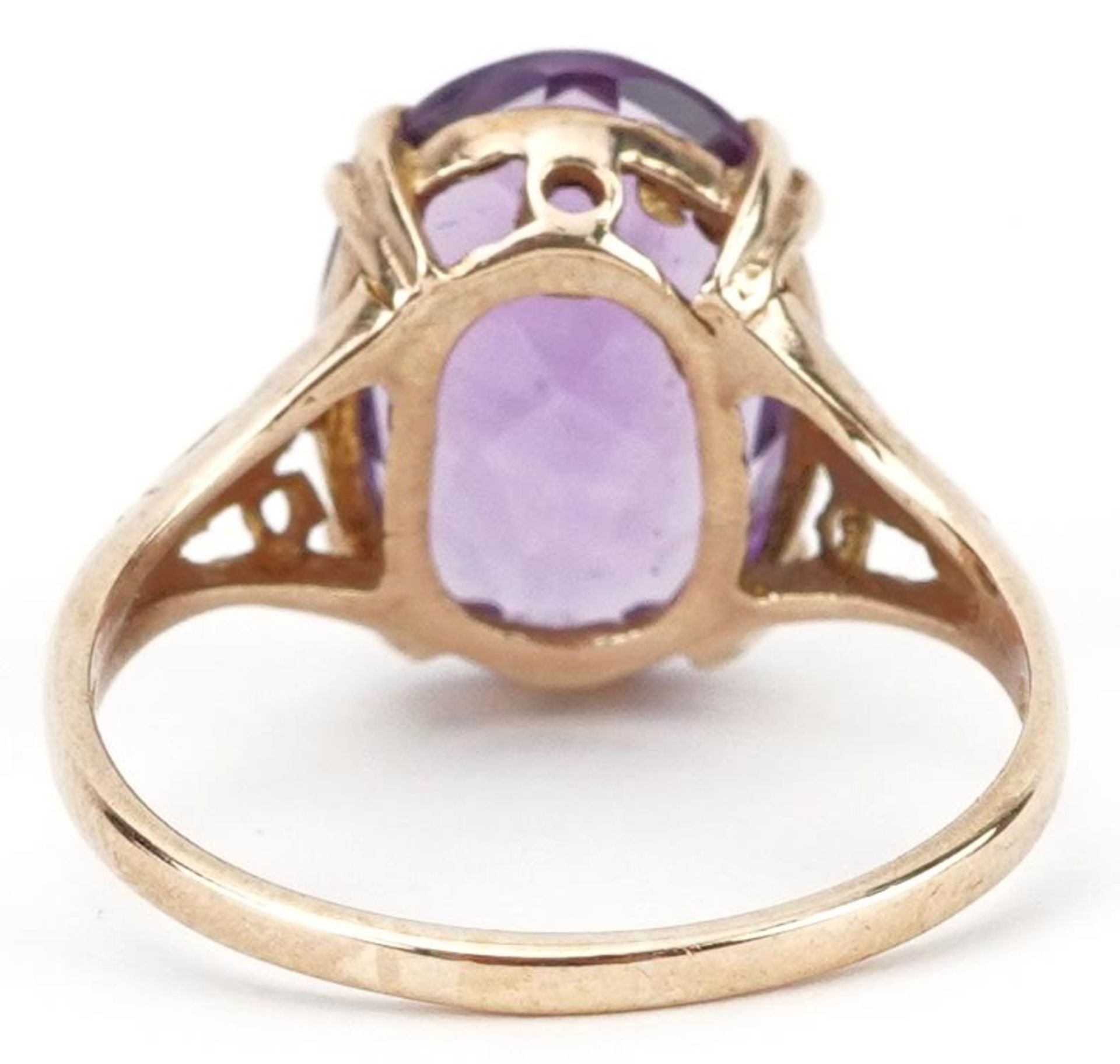 9ct gold amethyst ring with pierced shoulders, the amethyst approximately 14.10mm x 10.0mm x 6. - Image 2 of 5