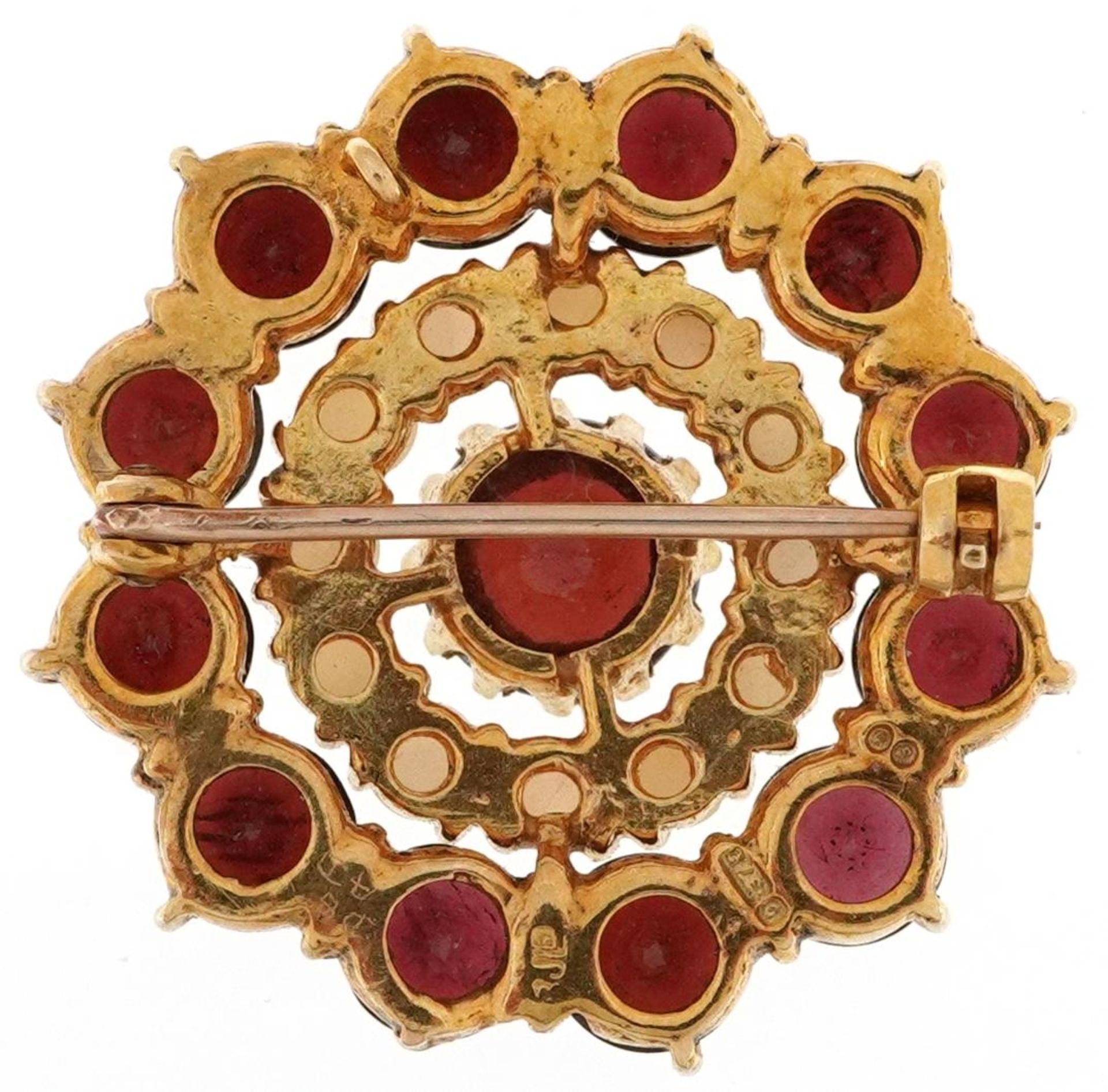 Antique style 9ct gold garnet and seed pearl cluster brooch, 2.7cm in diameter, 8.4g - Bild 2 aus 3