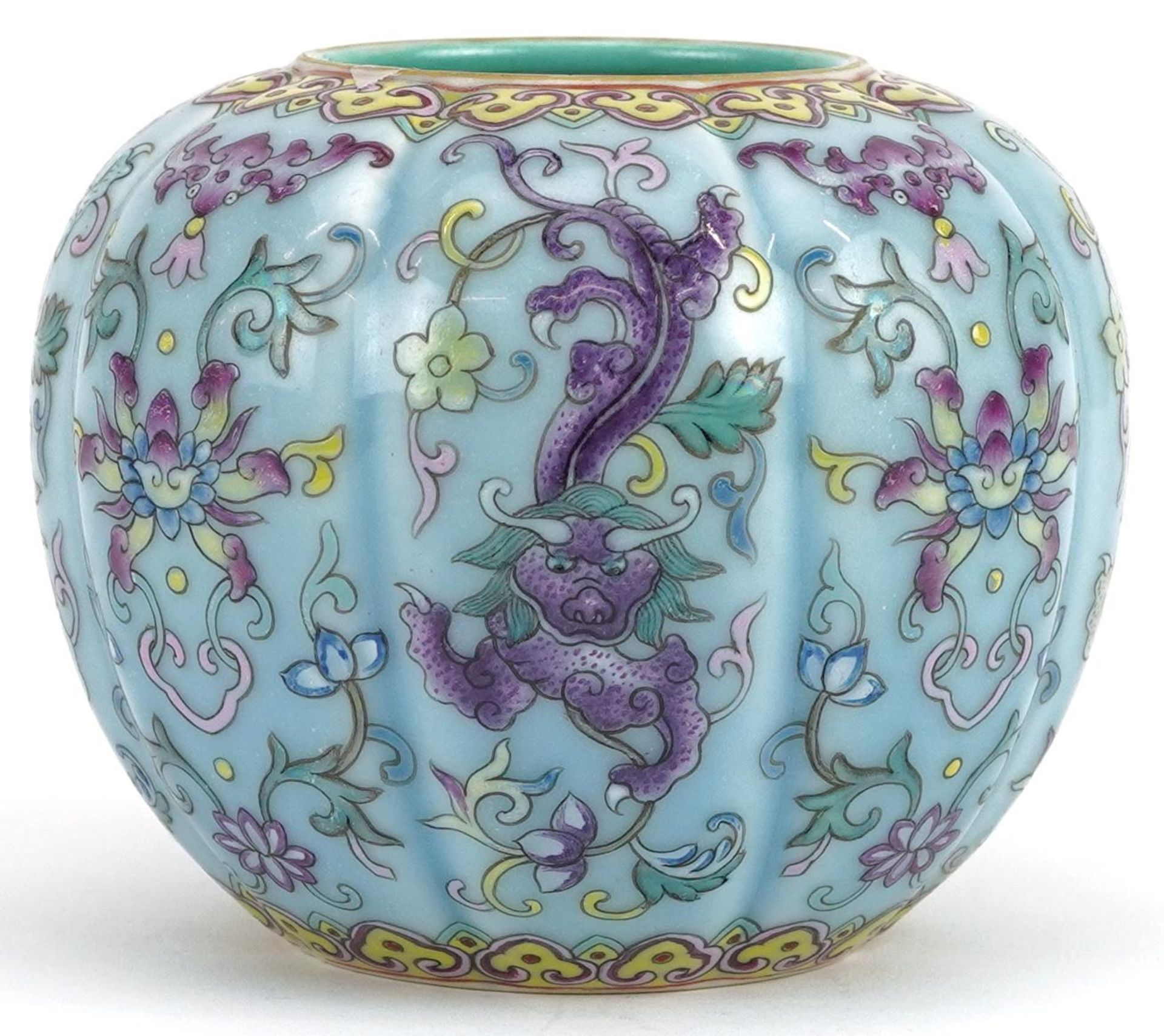 Chinese porcelain purple and turquoise ground vase hand painted in the famille rose palette with - Bild 2 aus 7
