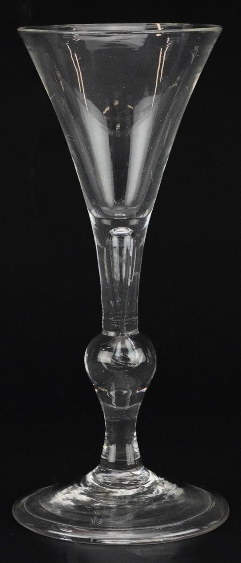 18th century wine glass on folded foot with knopped stem and enclosed bubble, 17cm high - Bild 2 aus 3
