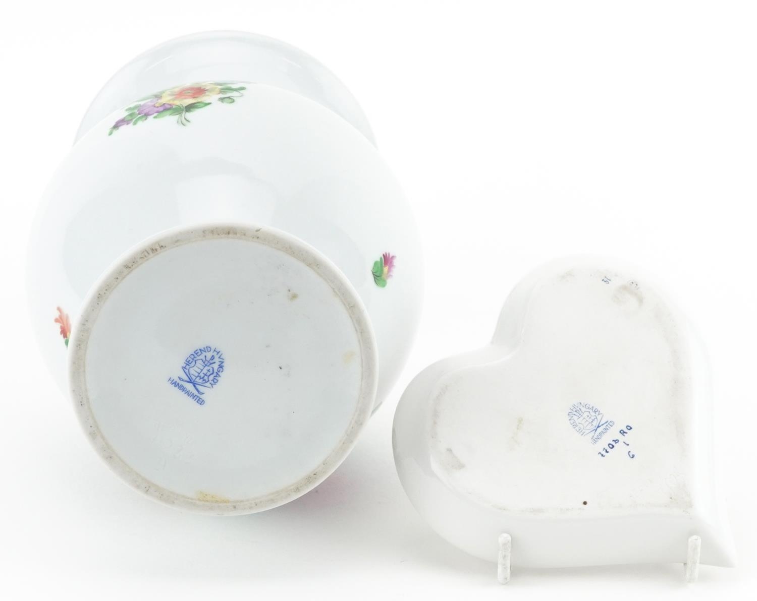 Herend, Hungarian porcelain vase hand painted with flowers and a heart shaped dish hand painted in - Image 4 of 5