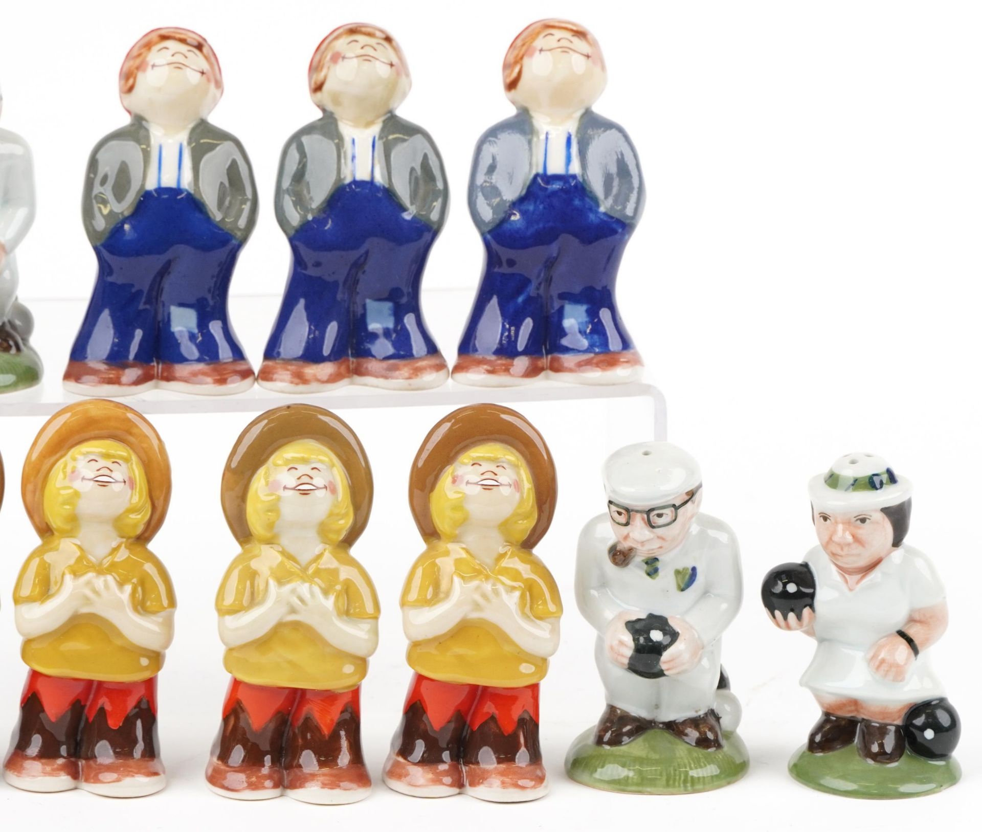 Thirteen novelty porcelain figural casters including seven Wade examples, the largest 12cm high - Bild 3 aus 4