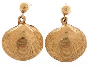 Pair of 14ct gold shell shaped drop earrings, each 2.1cm high, total 4.2g