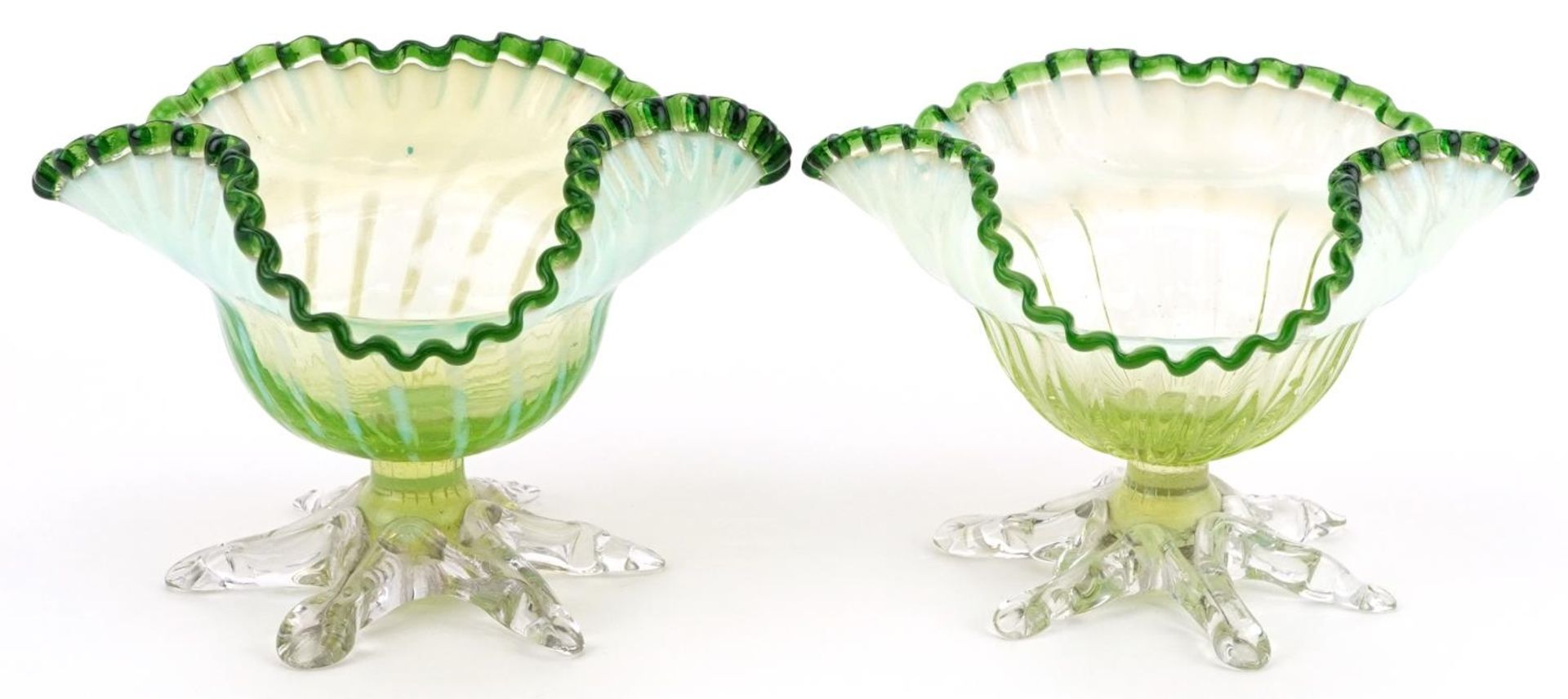 Pair of Victorian six footed Vaseline frilled glass bowls, 12cm in diameter - Bild 3 aus 5