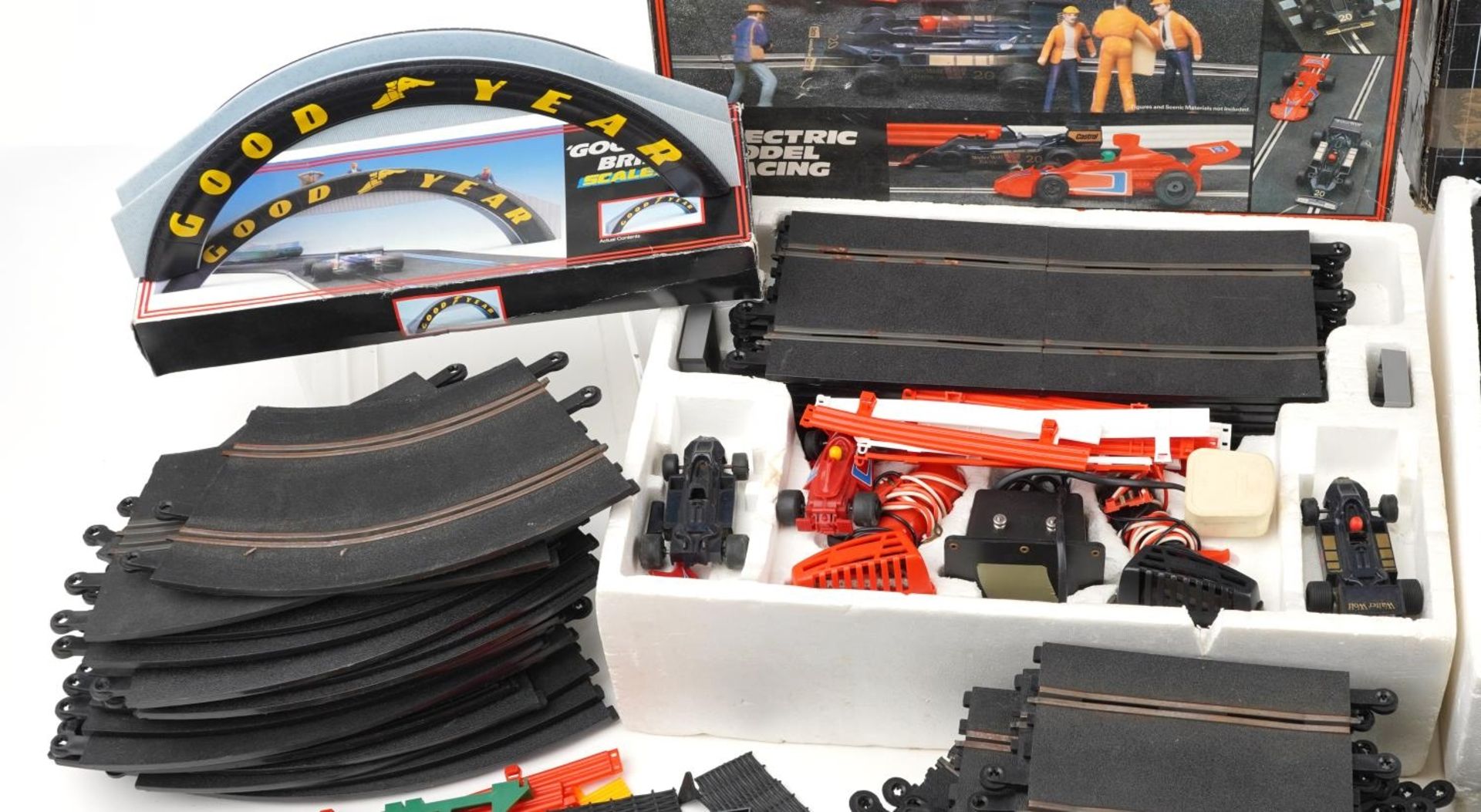 Vintage and later Scalextric model racing including Grand Prix with box - Image 2 of 5