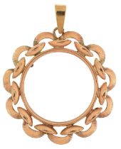 9ct gold sovereign pendant mount, 3.5cm in diameter, 2.6g