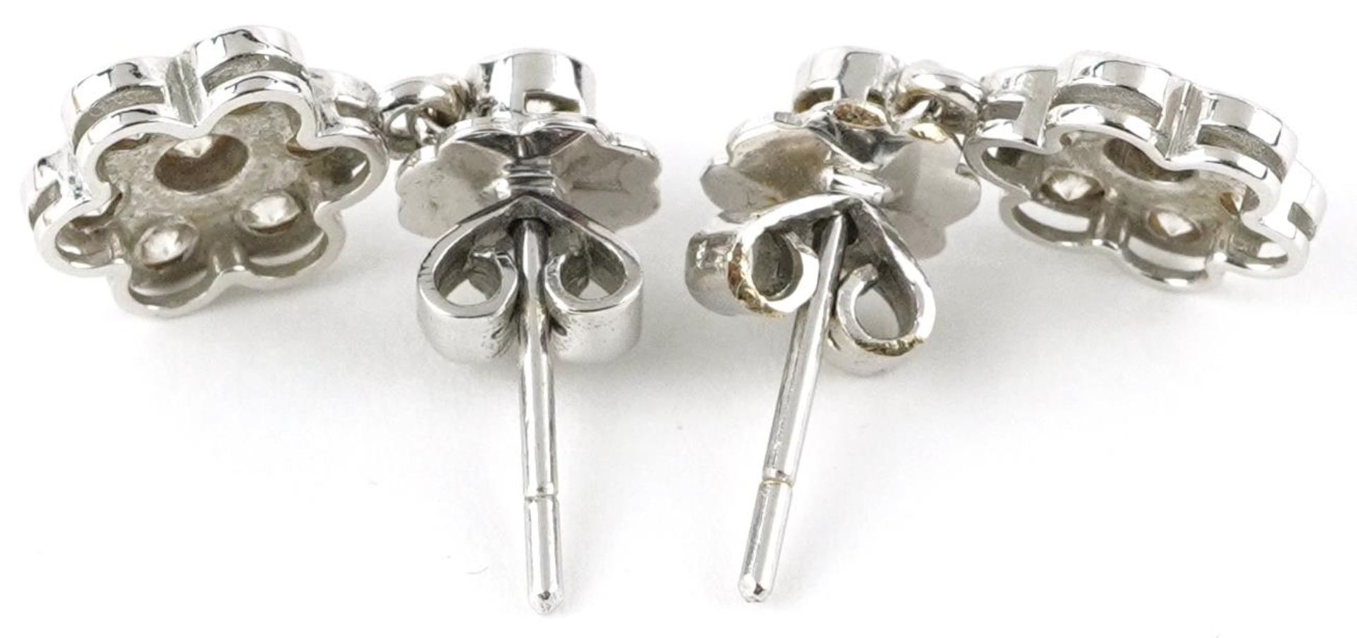 Pair of unmarked white gold diamond flower head drop earrings, each diamond approximately 2.20mm - Bild 2 aus 2