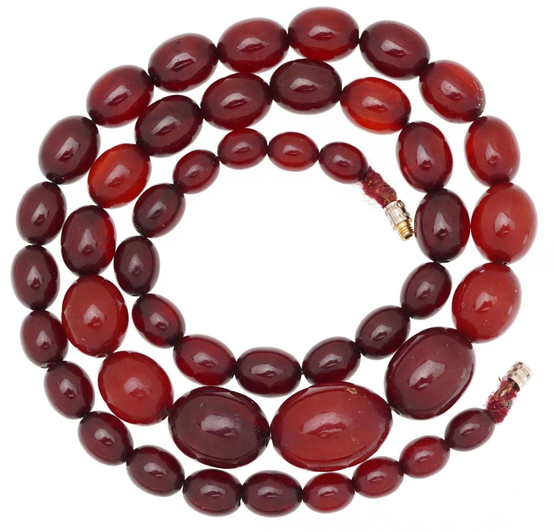 Cherry amber coloured bead necklace, the largest bead approximately 22mm x 16mm, overall 60cm in - Bild 2 aus 2