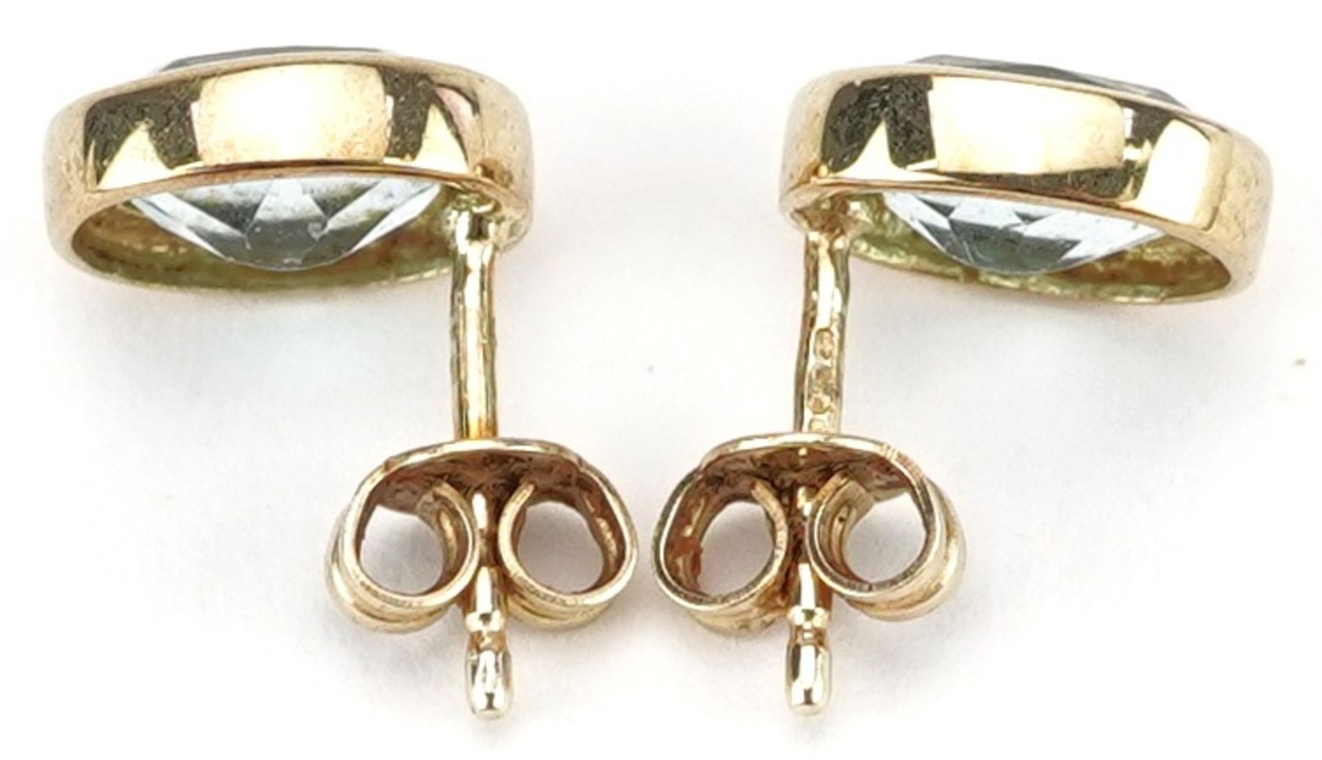 Pair of 9ct gold blue topaz stud earrings, each topaz approximately 8.20mm in x 6.20mm x 3.90mm - Bild 2 aus 2