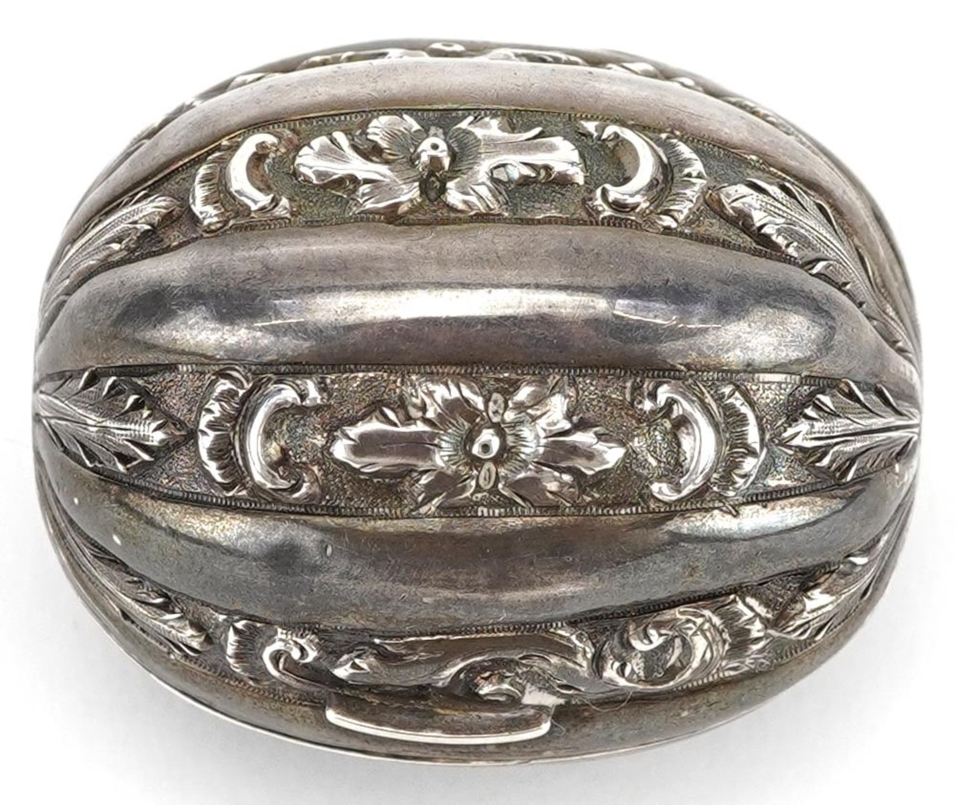 Hilliard & Thomason, Victorian silver nutmeg grater in the form of a nutmeg, Birmingham 1851, 4cm in - Bild 3 aus 7