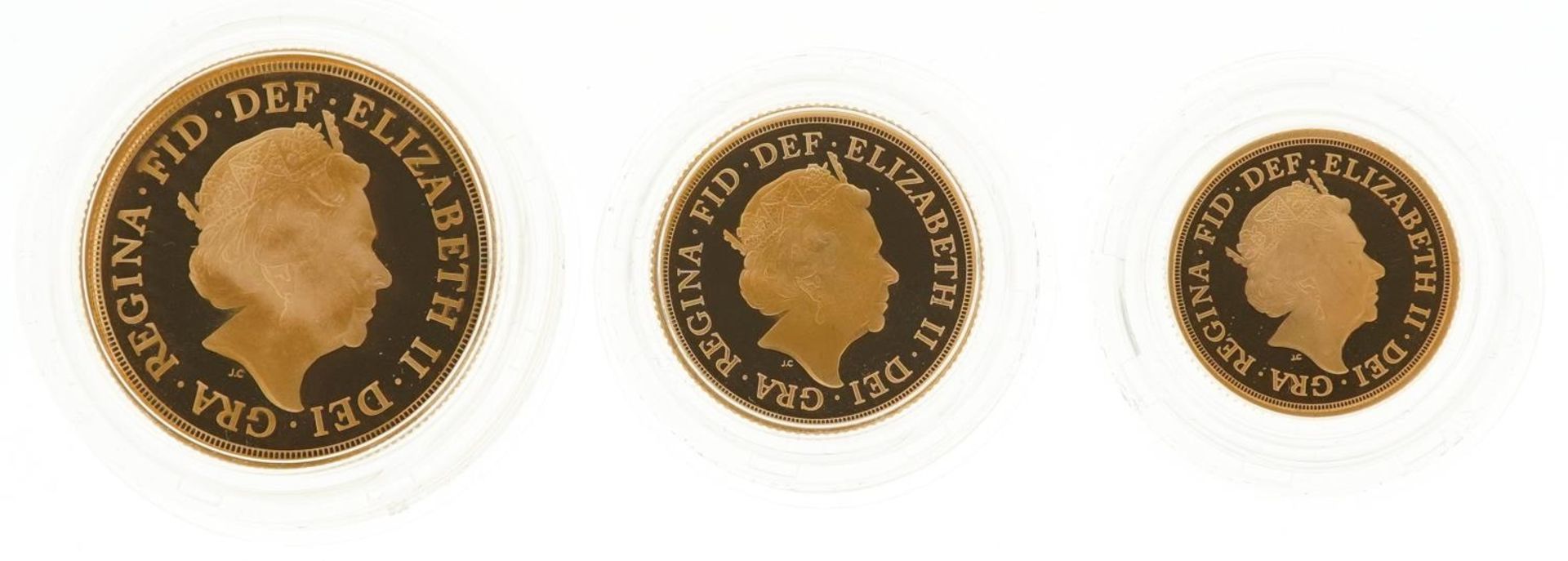 Elizabeth II 2015 sovereign Three-Coin Premium set by The Royal Mint comprising double sovereign, - Bild 3 aus 4