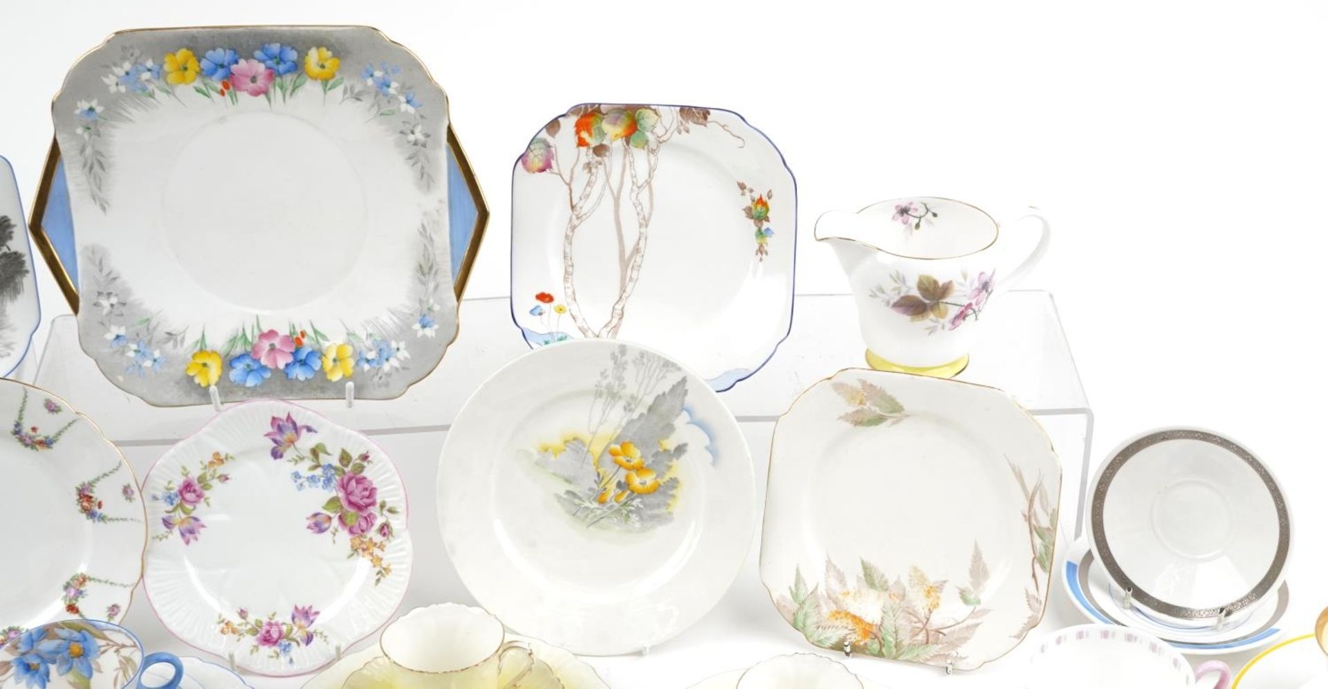 Art Deco and later Shelley teaware including Mode Saucers and Tall Trees pattern saucers, the - Bild 3 aus 5