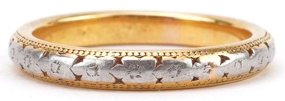 George V two tone engraved 22ct gold wedding band, London 1930, size L, 4.4g - Image 2 of 5