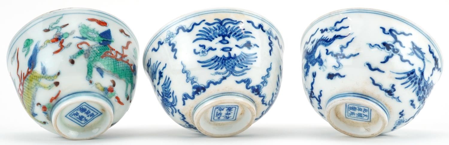 Three Chinese porcelain bowls including a blue and white example hand painted with stylised - Image 6 of 9