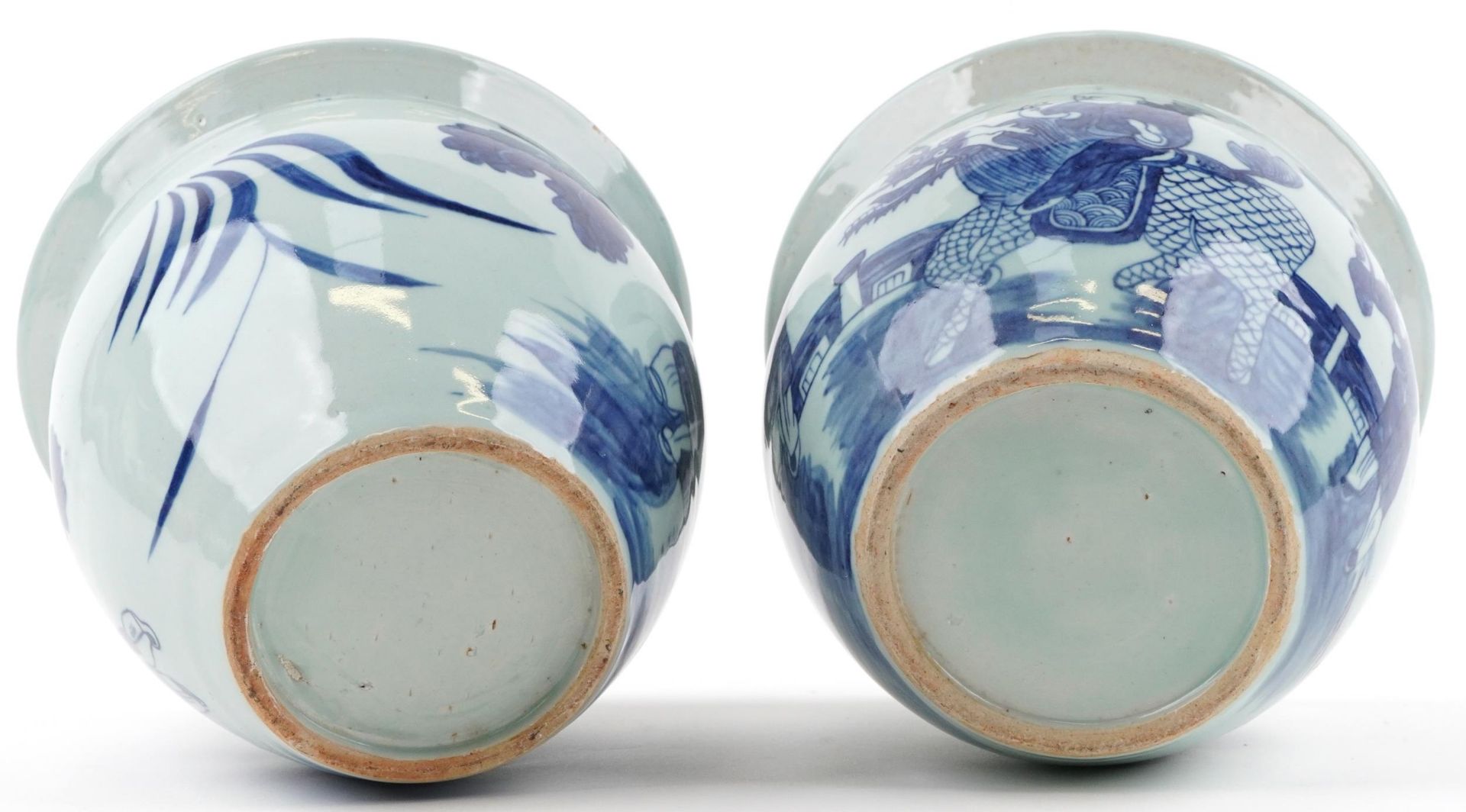 Pair of Chinese blue and white porcelain jardinieres painted with children playing in a palace - Bild 6 aus 6