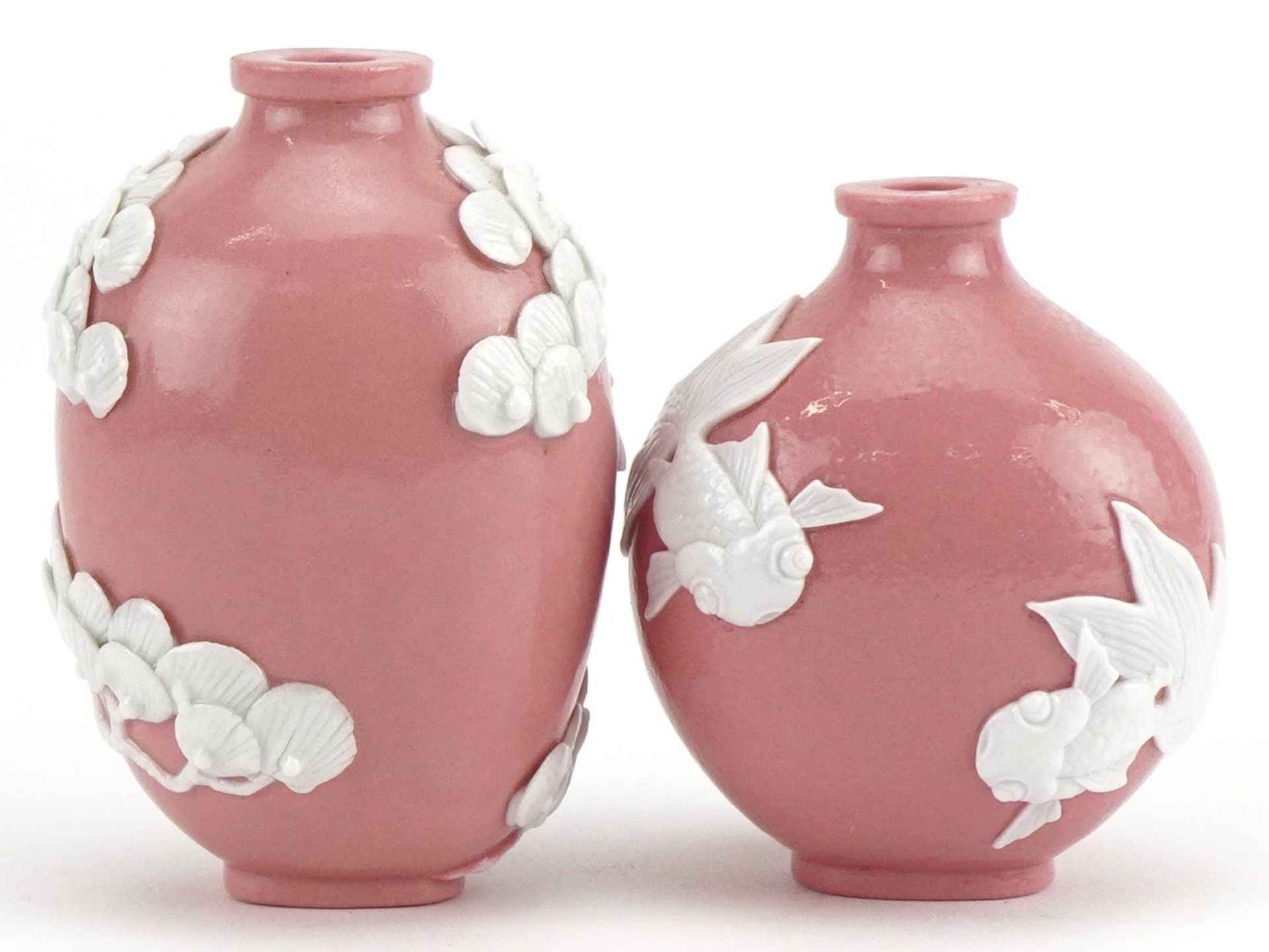 Two Chinese porcelain pink ground snuff bottles decorated in relief with fish and a crane, the - Bild 3 aus 8