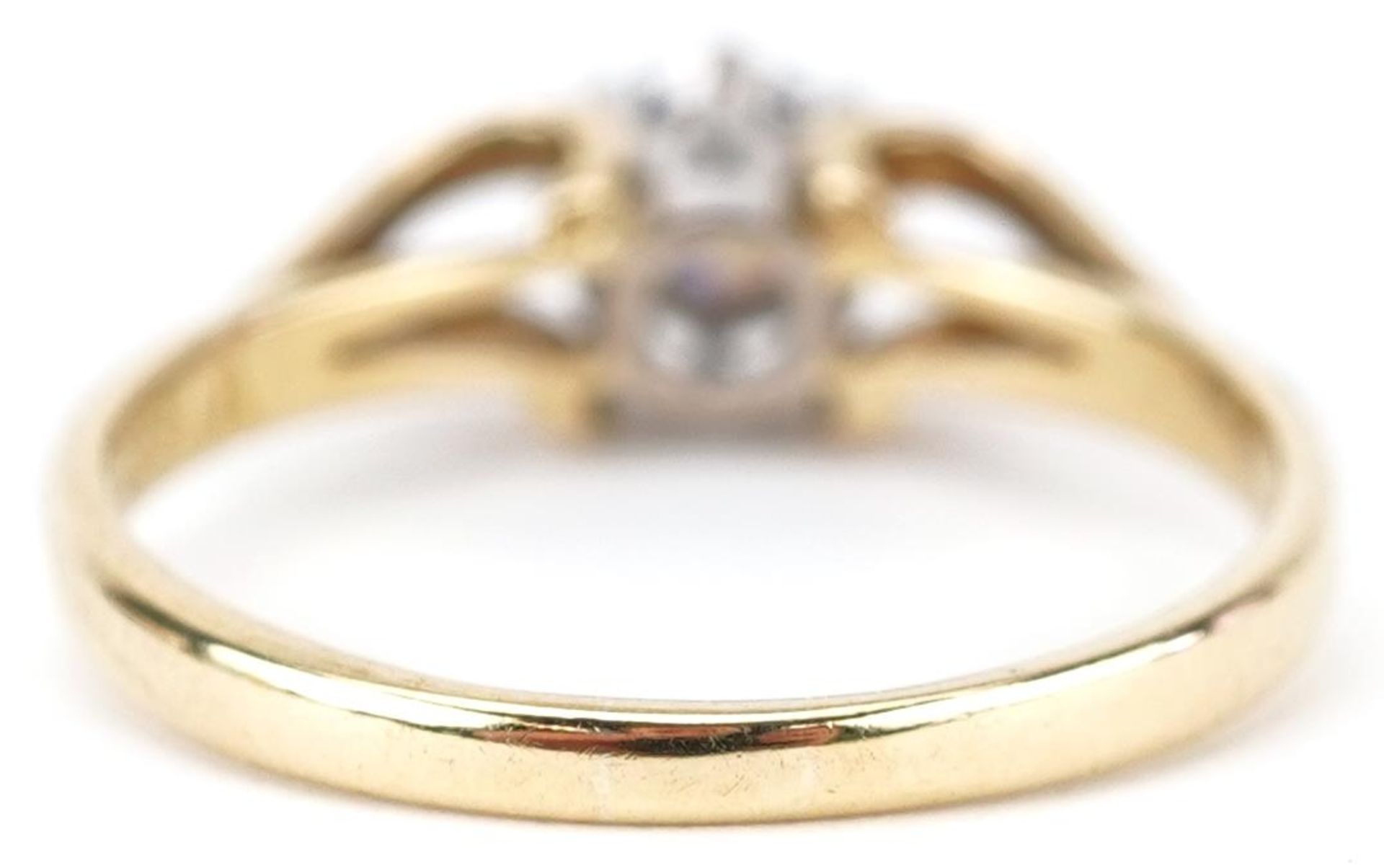 18ct gold diamond solitaire ring with split shoulders, the diamond approximately 0.13 carat, size - Image 2 of 5