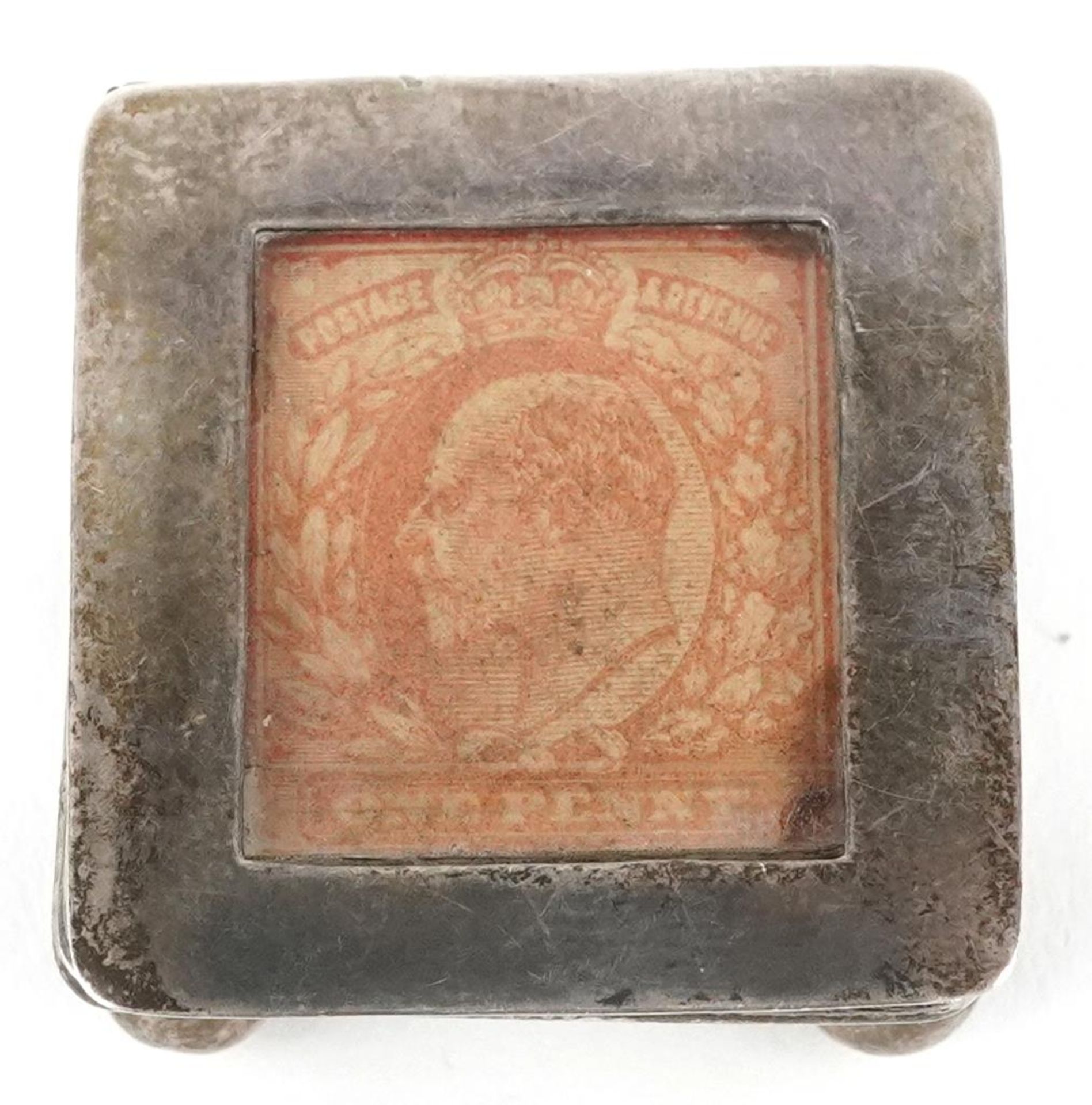 James Deakin & Sons, Edwardian silver stamp box raised on four ball feet, Birmingham 1901, 2cm H x - Image 2 of 6