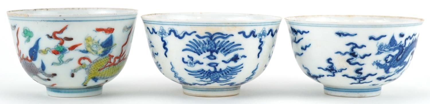 Three Chinese porcelain bowls including a blue and white example hand painted with stylised - Image 4 of 9