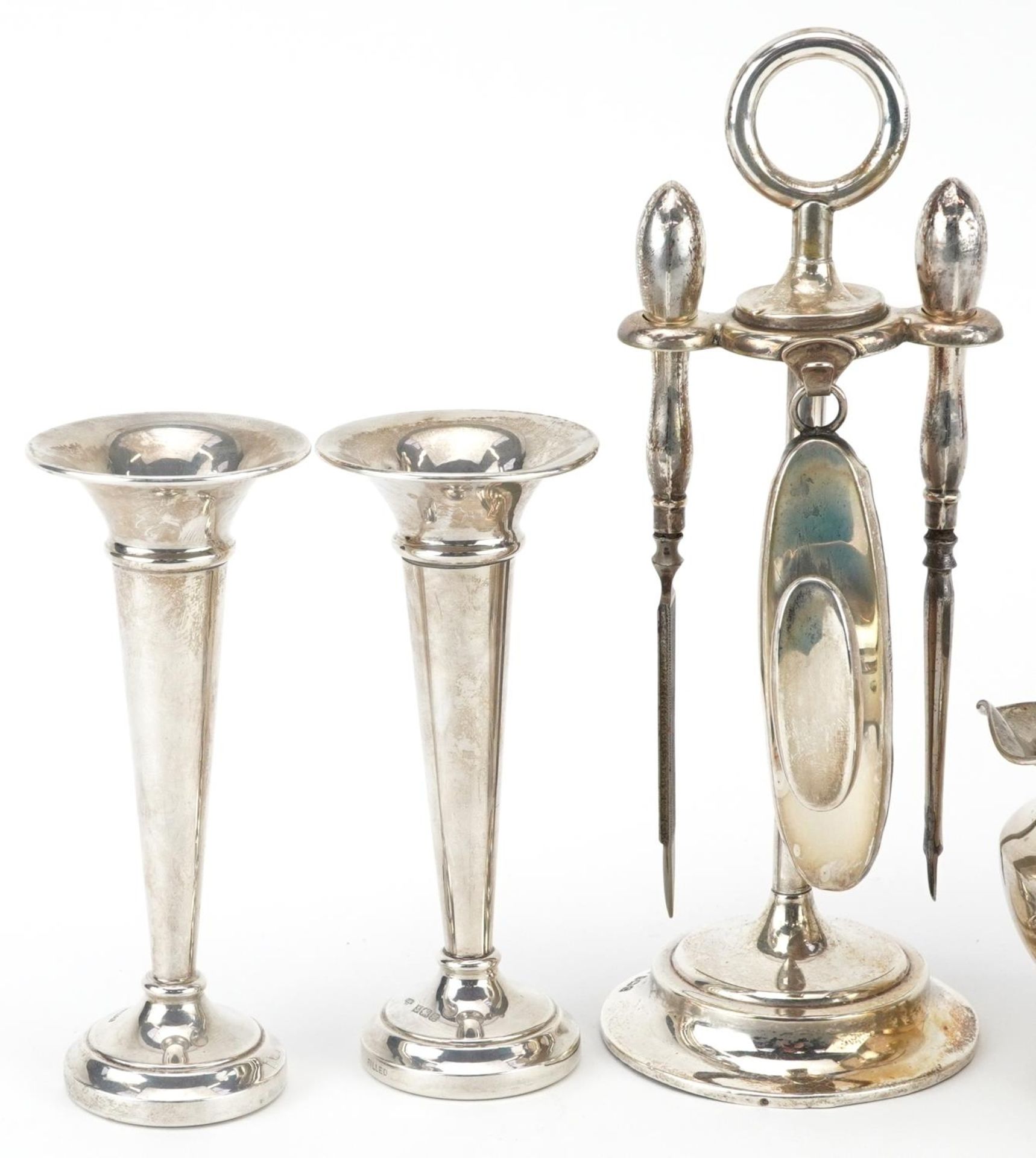 Edwardian and later silver including vanity tools on stand, pair of miniature trumpet shaped vases - Bild 2 aus 7