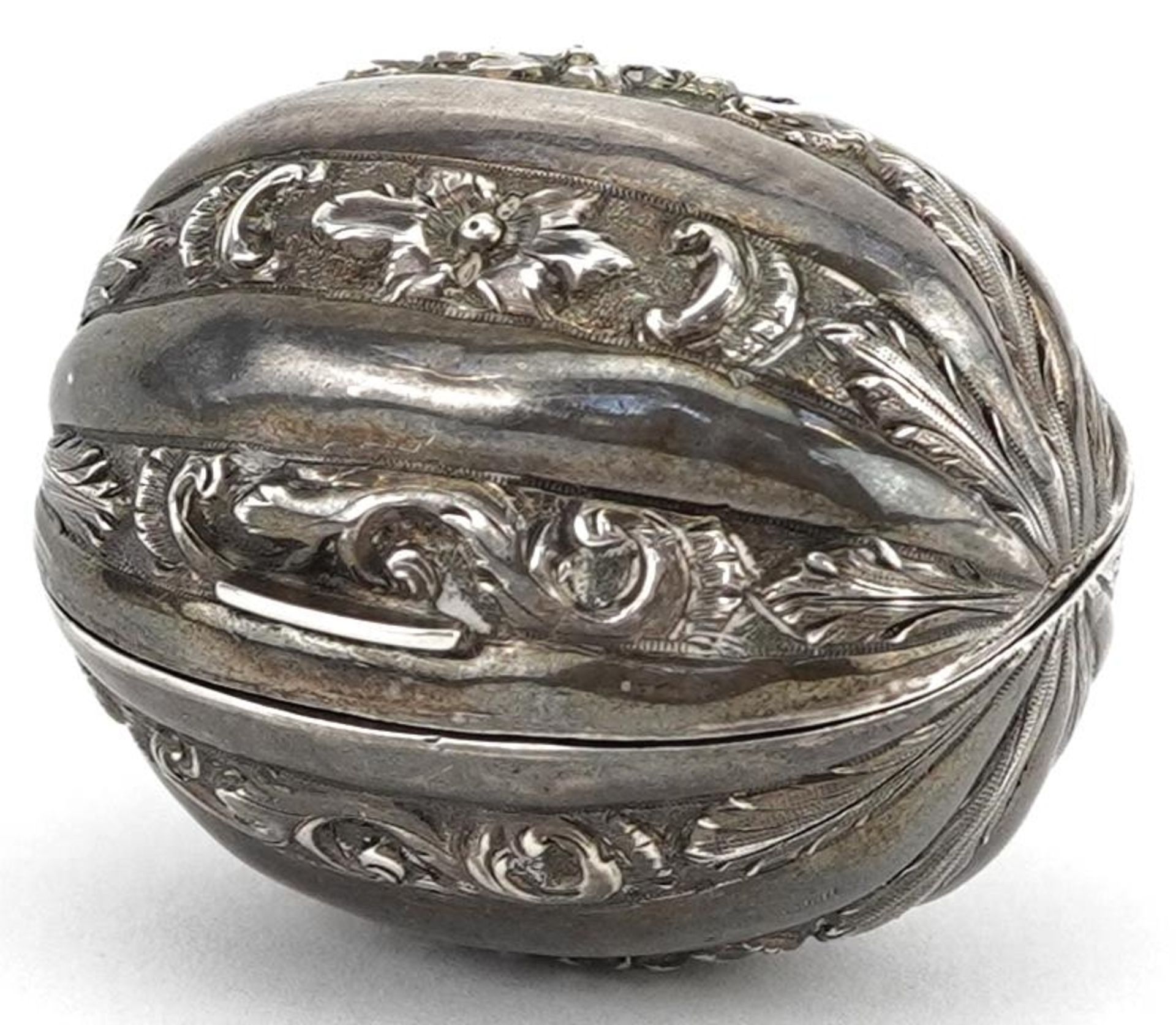 Hilliard & Thomason, Victorian silver nutmeg grater in the form of a nutmeg, Birmingham 1851, 4cm in