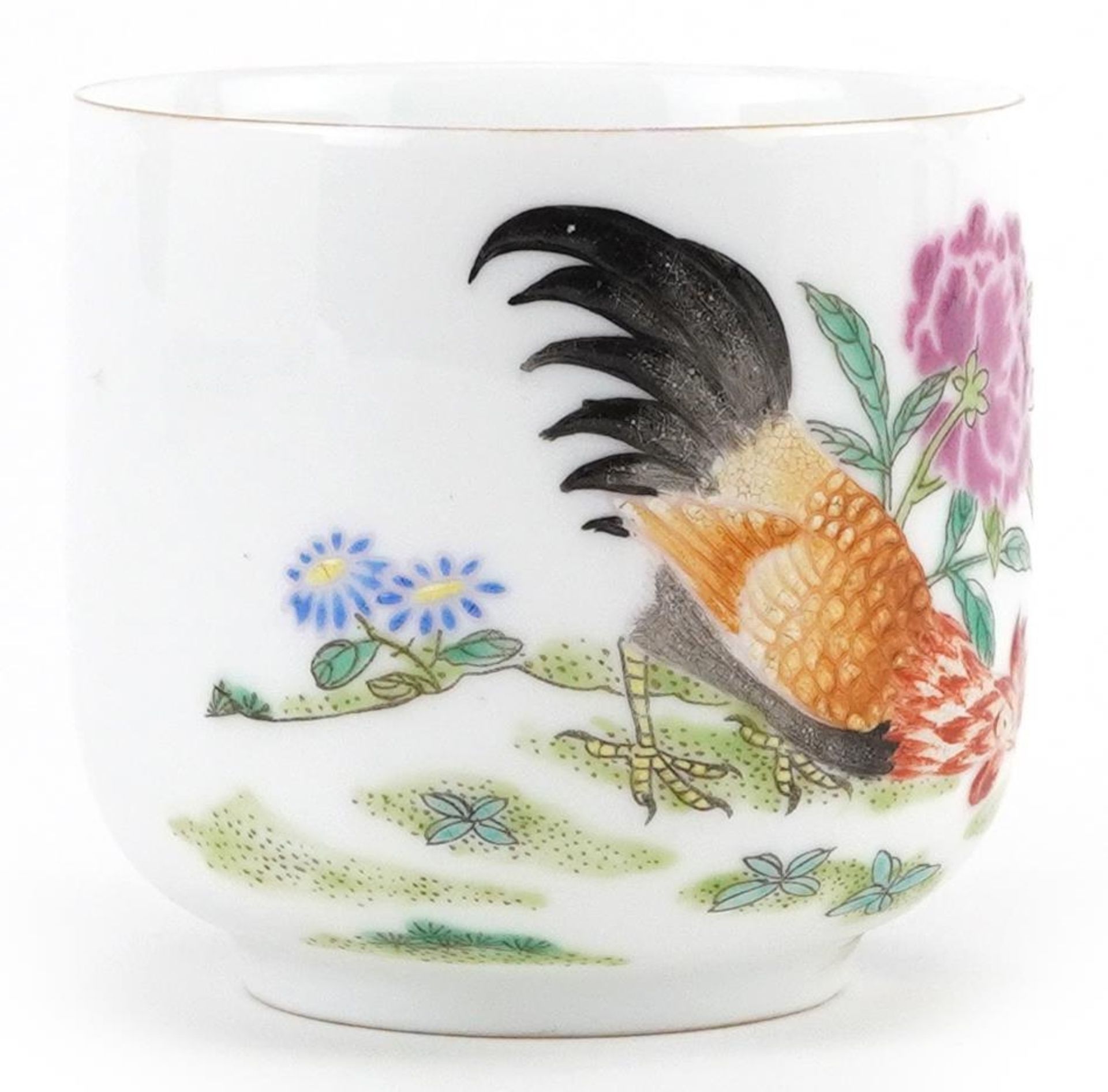 Chinese porcelain cup hand painted with two cockerels in a landscape, four figure character marks to - Image 4 of 7