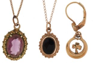 9ct gold and yellow metal jewellery including a 9ct gold necklace, 9ct gold black onyx pendant and a