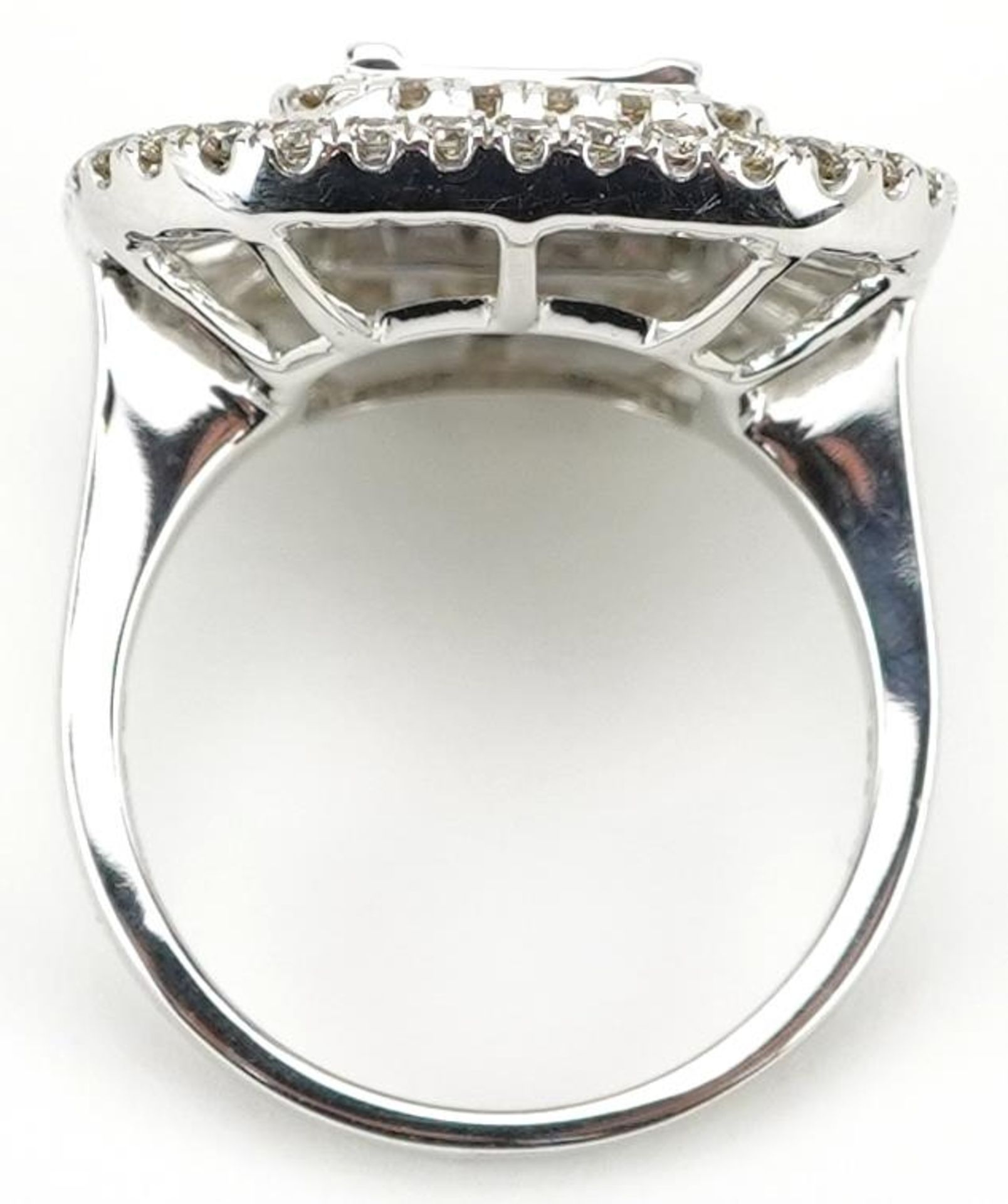 9ct white gold diamond cocktail ring set with round brilliant cut and baguette cut diamonds, with - Image 4 of 7