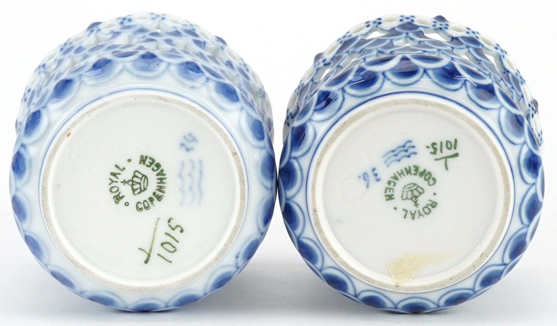 Royal Copenhagen, matched pair of Danish blue and white porcelain Musselmalet pierced vases, each - Bild 4 aus 4