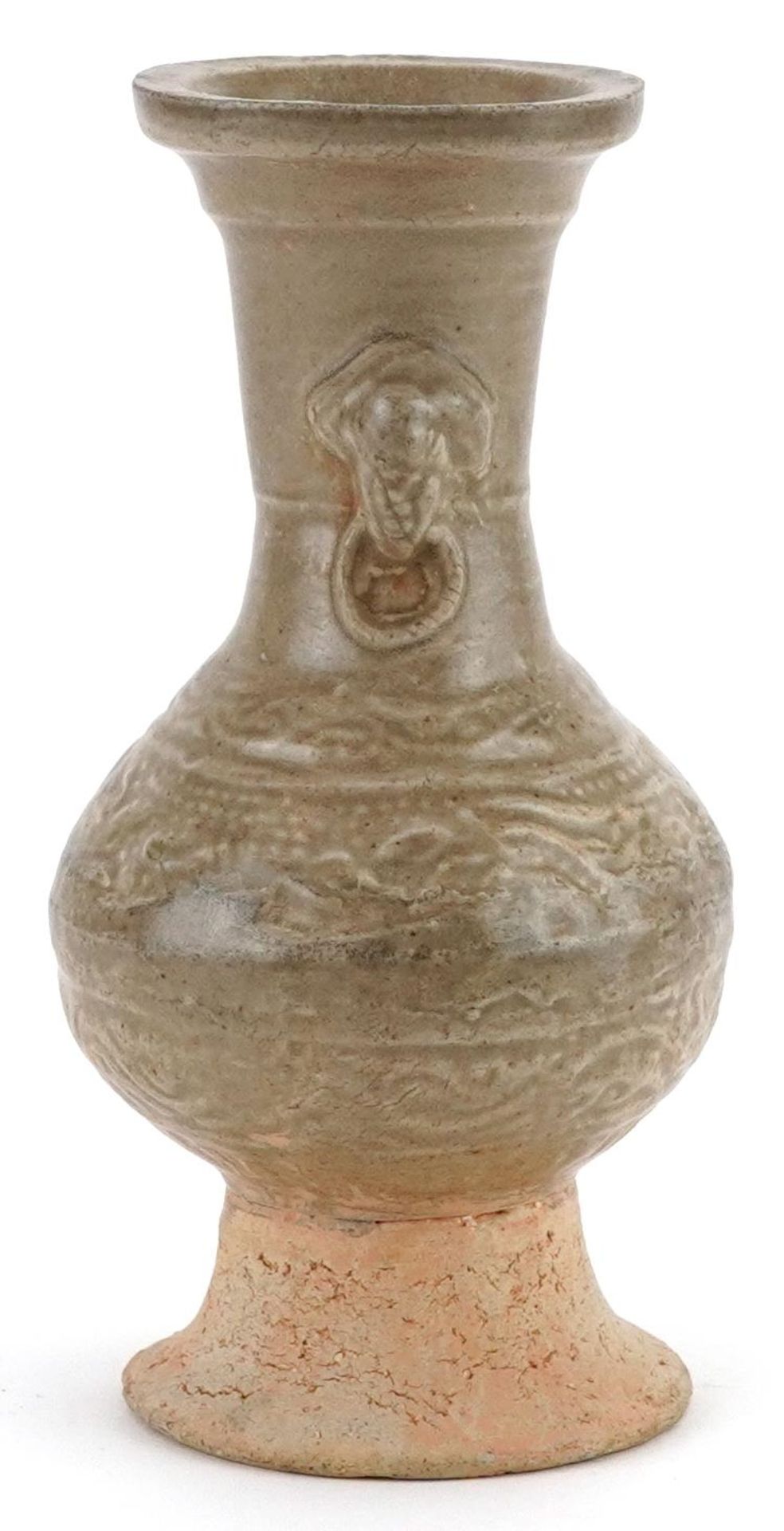 Chinese porcelain vase with ring turned elephant head handles having a celadon glaze, 16.5cm high - Bild 2 aus 6