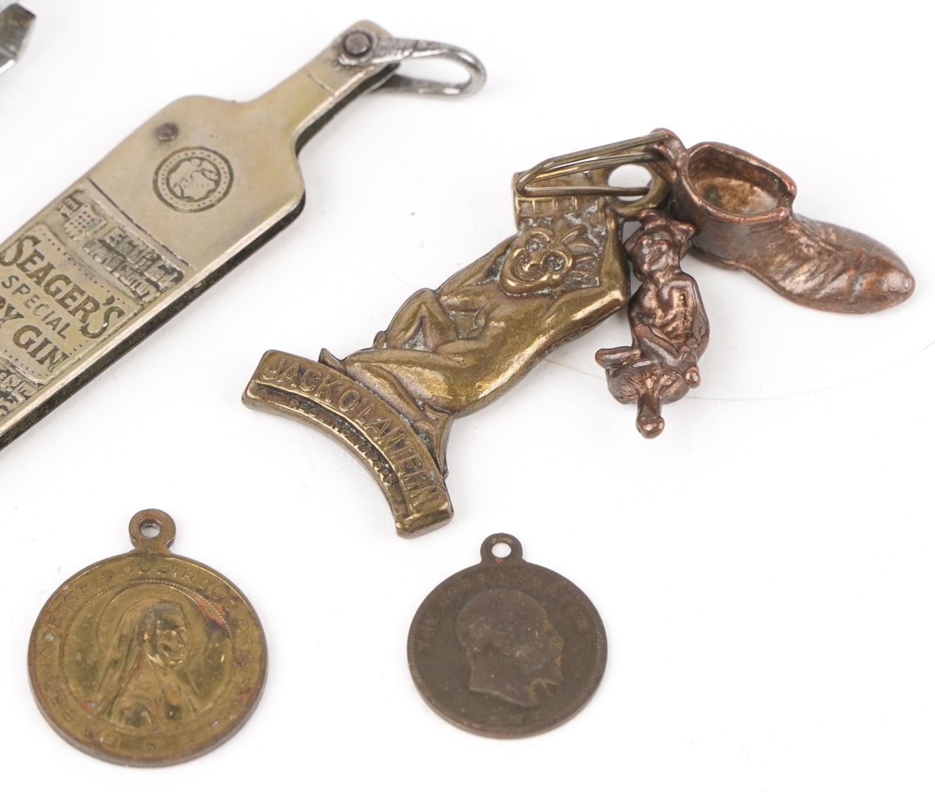 Sundry items including an aviation interest nail clippers advertising Concorde and a folding - Image 3 of 3