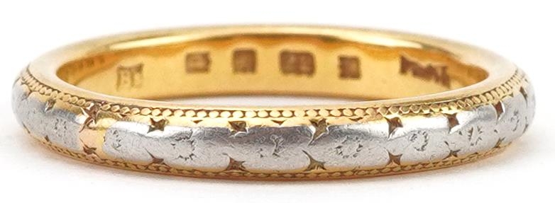 George V two tone engraved 22ct gold wedding band, London 1930, size L, 4.4g - Image 3 of 5