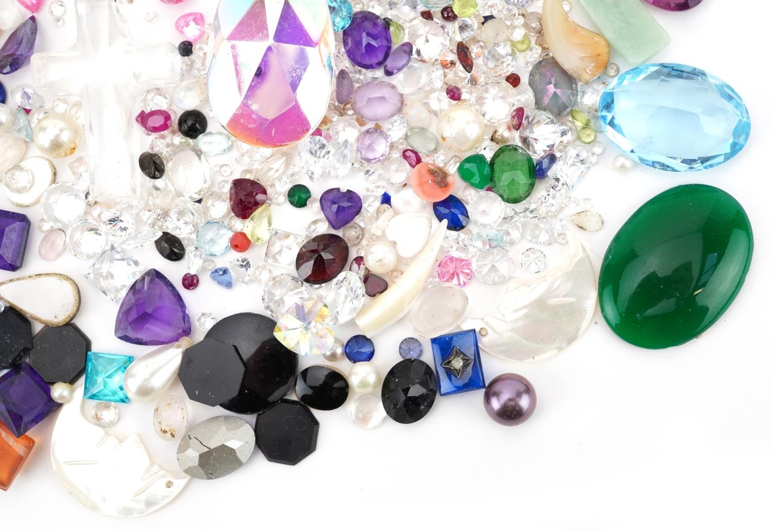 Large collection of loose semi precious gemstones and cameos including sapphires, amethyst, topaz, - Image 5 of 5