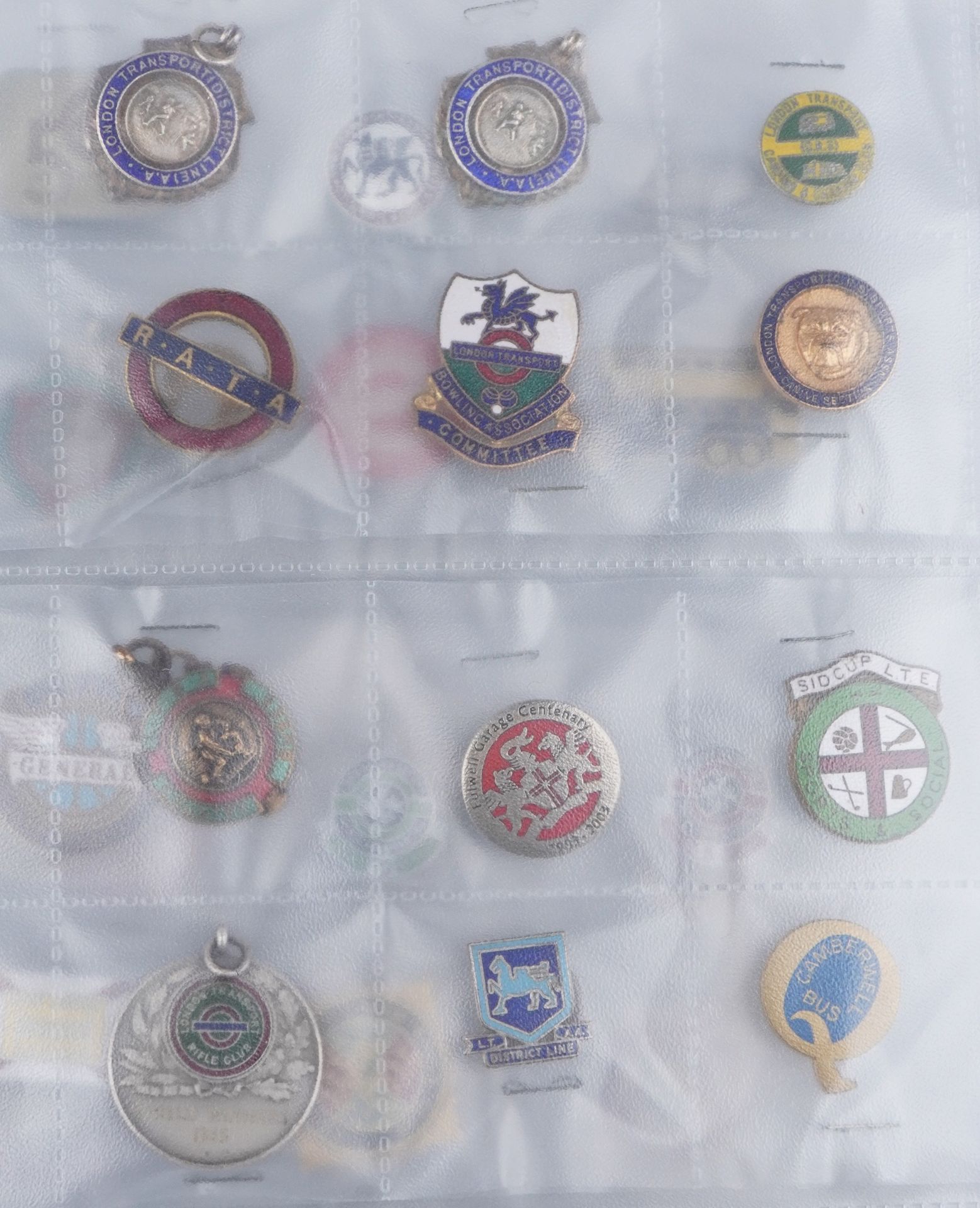 Large collection of automobilia and sporting interest badges and jewels, some arranged in an album - Bild 10 aus 14