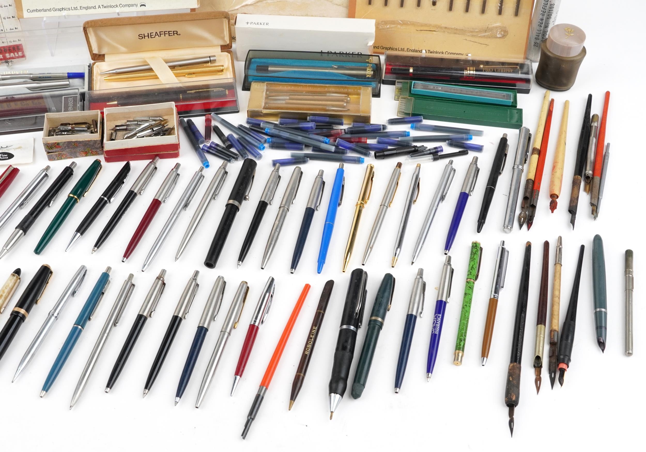 Vintage and later pens and accessories, some fountain pens including Sheaffer and Parker - Image 5 of 5