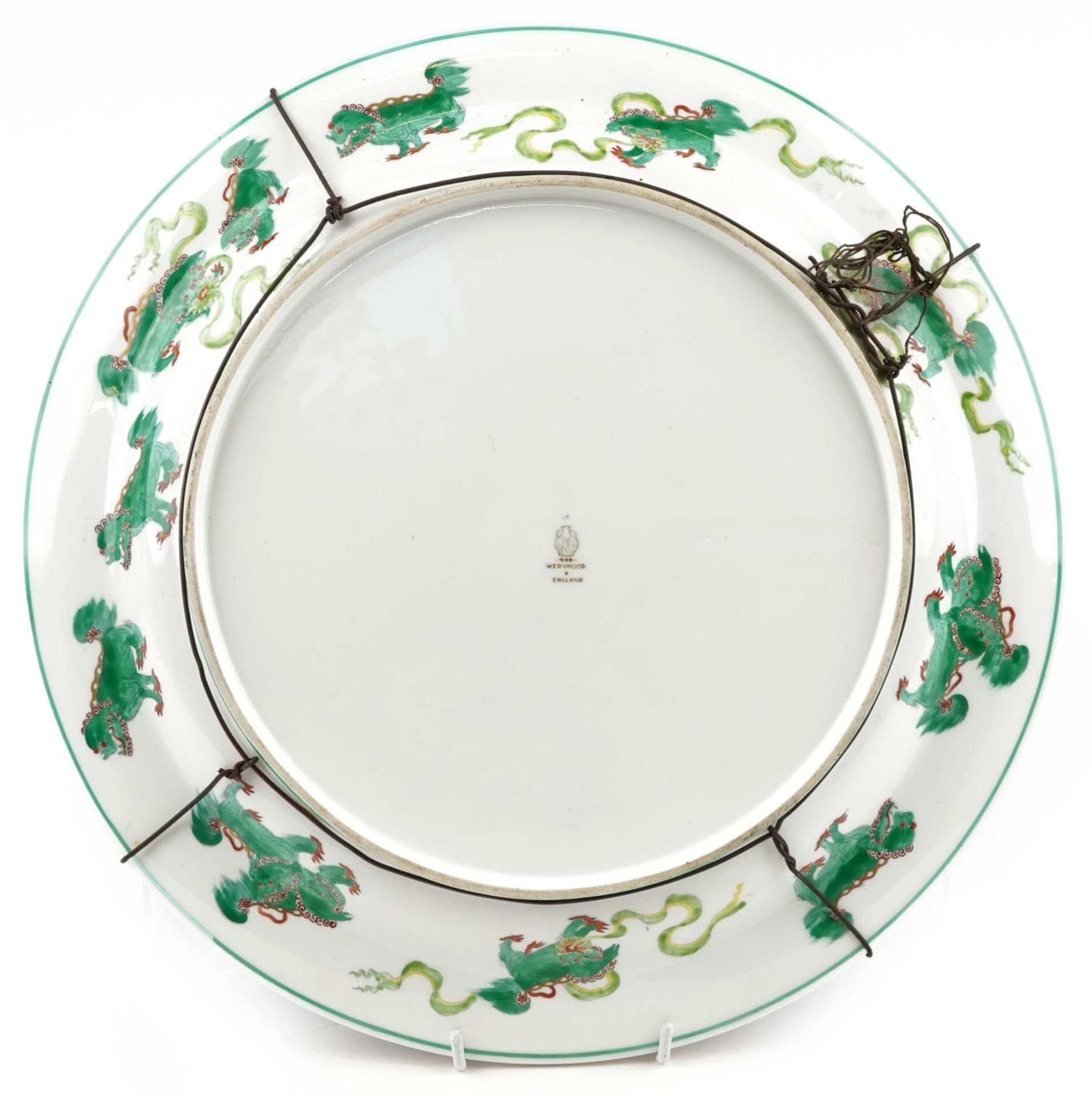 Wedgwood, aesthetic Chinese style powder blue ground lustre wall plaque gilded with a dragon amongst - Bild 3 aus 4