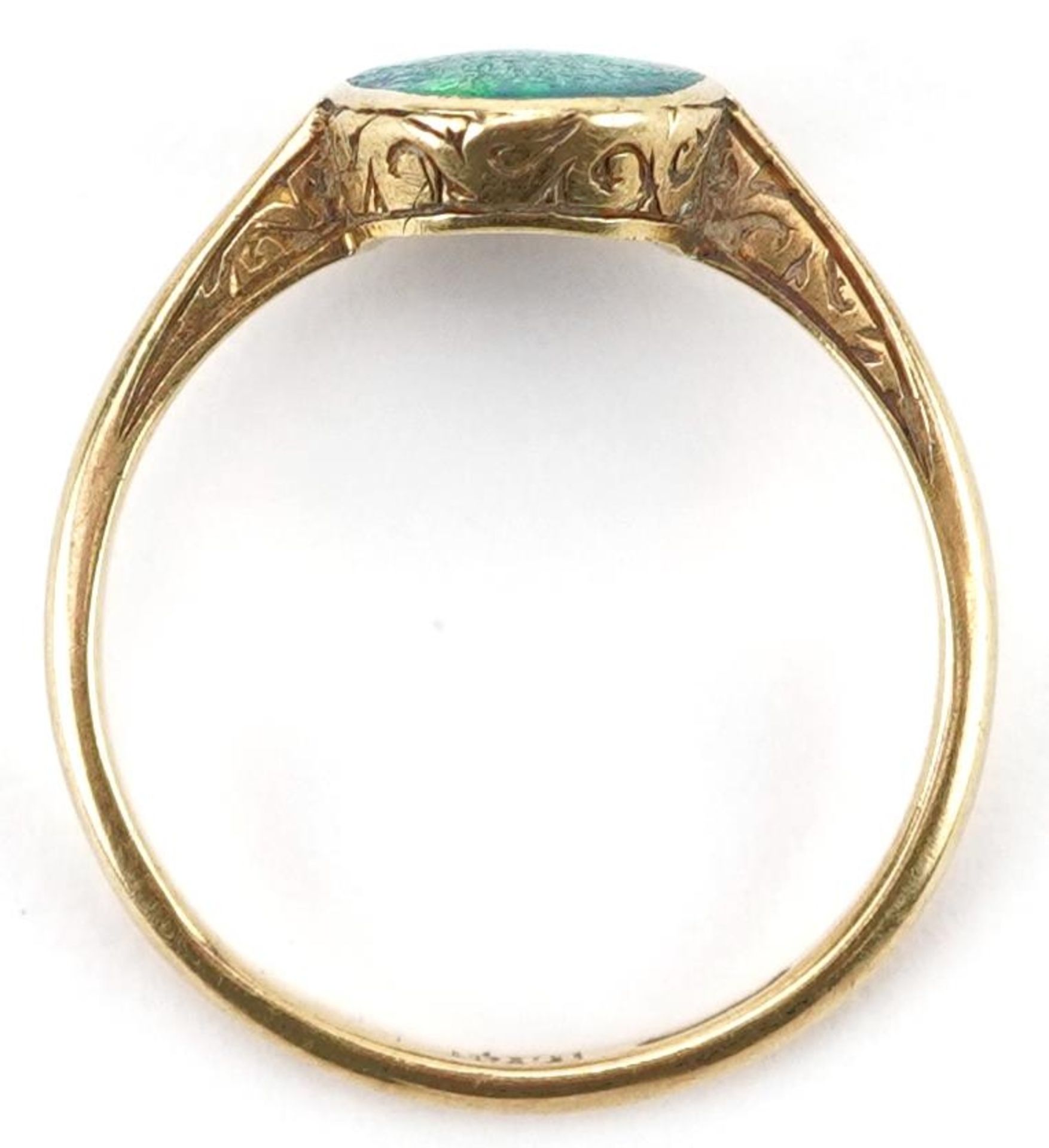 18ct gold opal ring with engraved setting, the opal approximately 9.60mm x 7.70mm x 3.0mm deep, size - Bild 3 aus 5