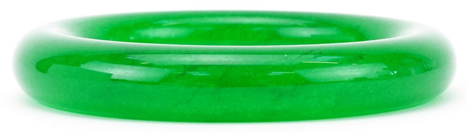 Chinese green jade bangle, 8.5cm in diameter, 74.5g