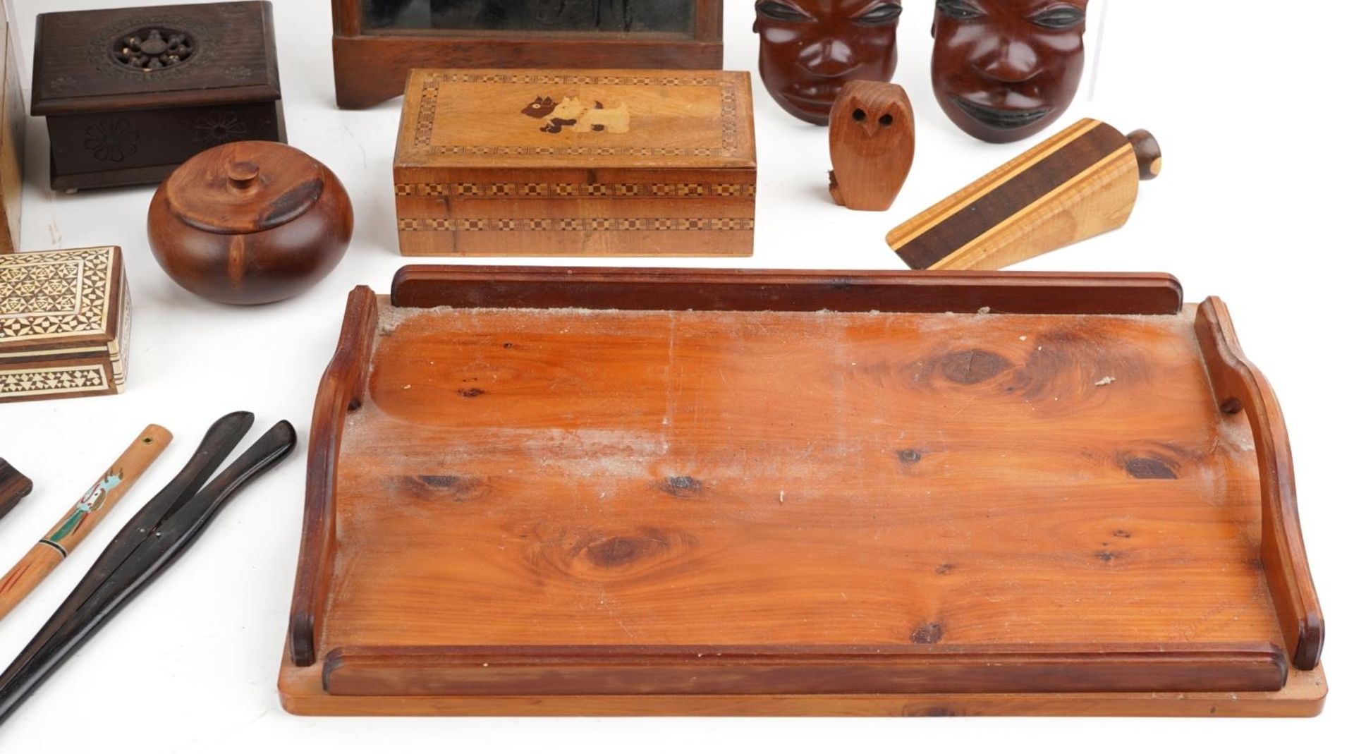 19th century and later woodenware including Arts & Crafts mahogany frame, Victorian workbox, pair of - Bild 5 aus 8