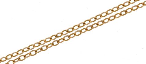Yellow metal fine chain link necklace, 42cm in length, 1.4g