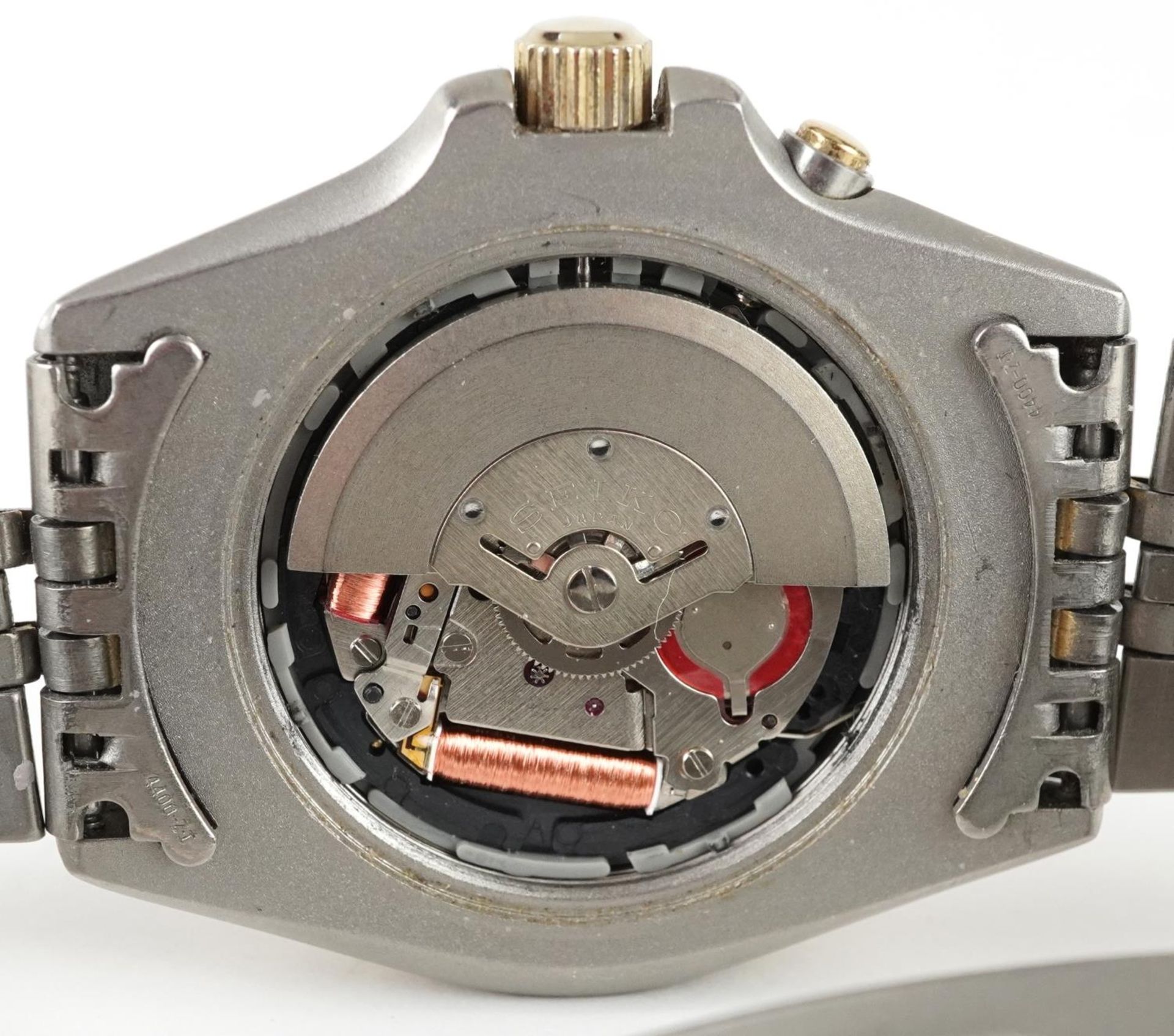 Seiko, gentlemen's Seiko Titanium Sports 200 kinetic wristwatch having day/date aperture and - Image 6 of 8