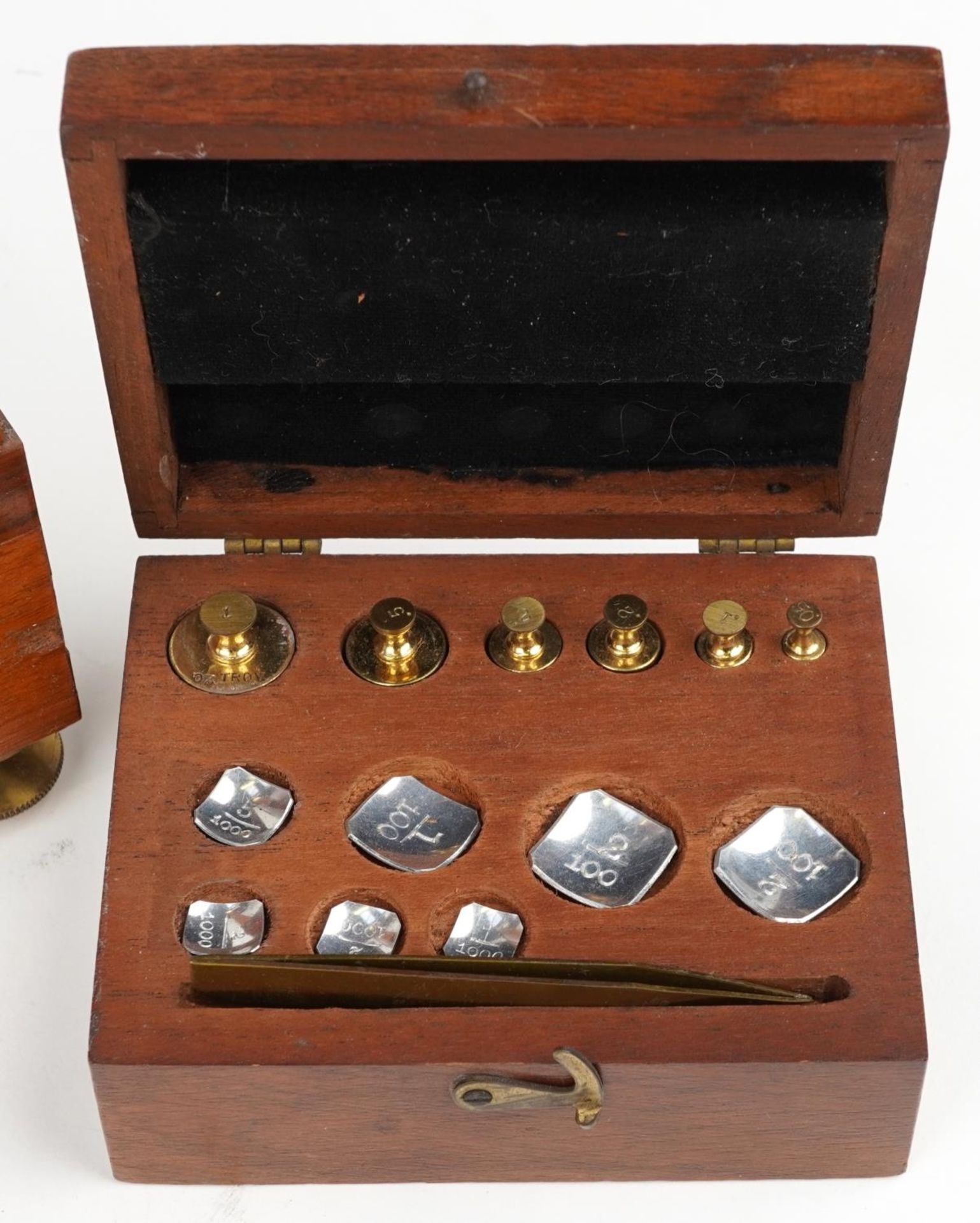 Becker Bros of New York, mahogany cased balance scales with mahogany travel case and set of brass - Bild 4 aus 6