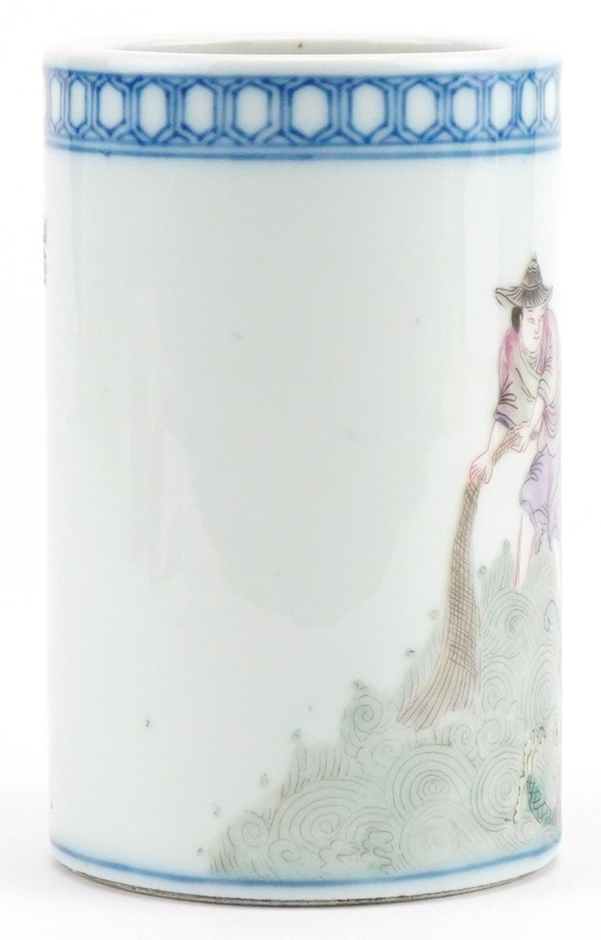 Chinese porcelain cylindrical brush pot hand painted in the famille rose palette with an emperor - Bild 4 aus 6