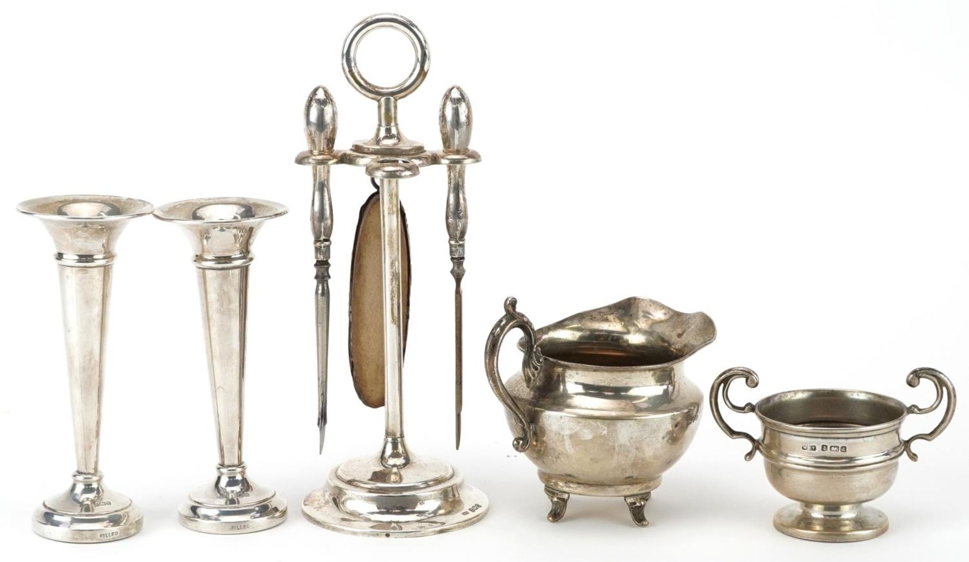 Edwardian and later silver including vanity tools on stand, pair of miniature trumpet shaped vases - Bild 4 aus 7