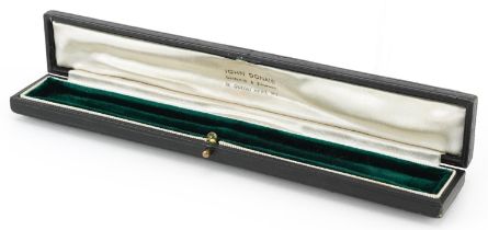John Donald Goldsmith & Silversmiths London jeweller's bracelet box, 21cm in length