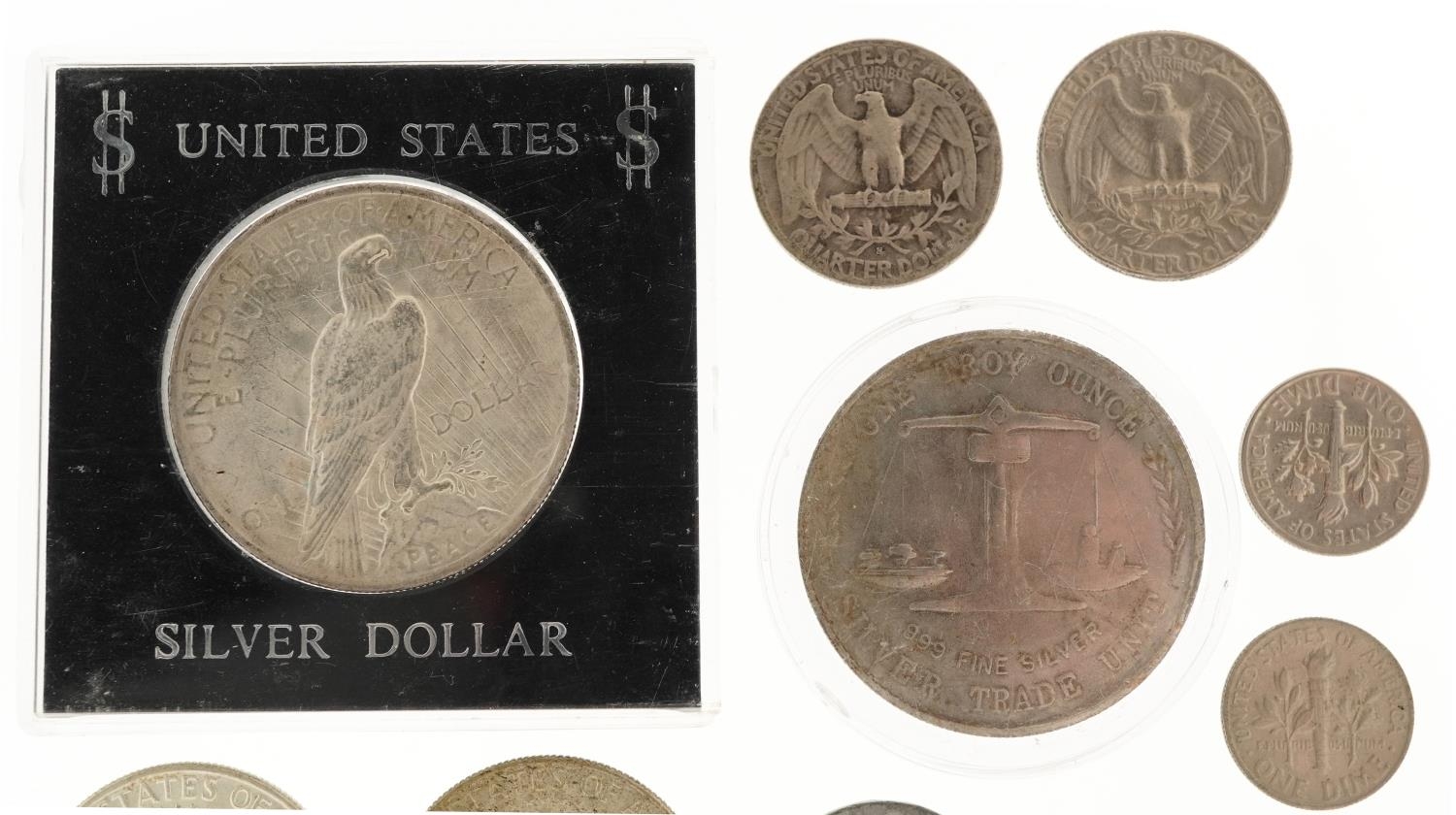 United States of America coinage including 1923 silver dollar, half dollars and quarter dollars - Image 2 of 6