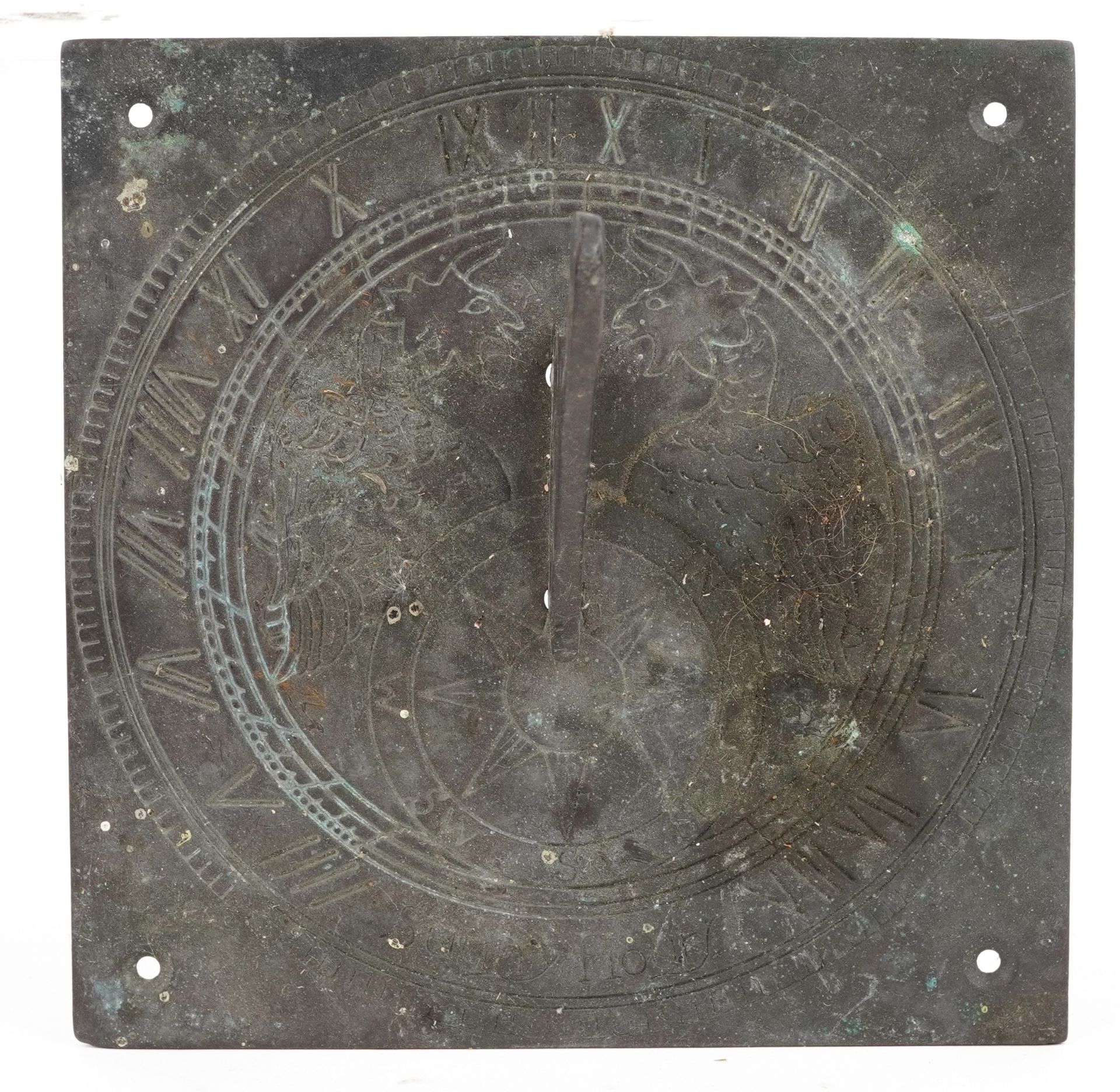 Antique verdigris patinated bronze sundial engraved with griffins, 16cm x 16cm - Bild 3 aus 4